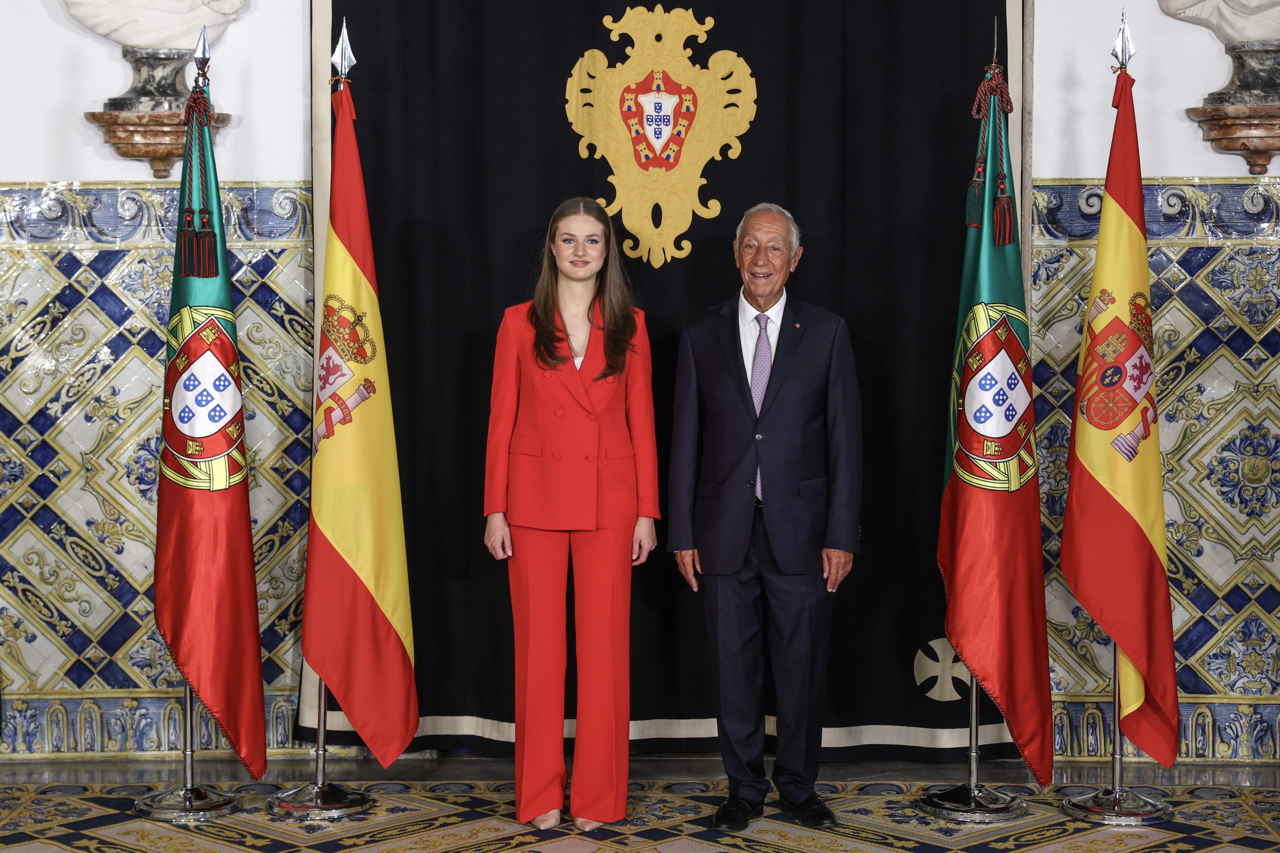 Princesa de Espanha condecorada pelo Presidente da República. Ordem de Cristo distingue pelos “serviços de soberania”