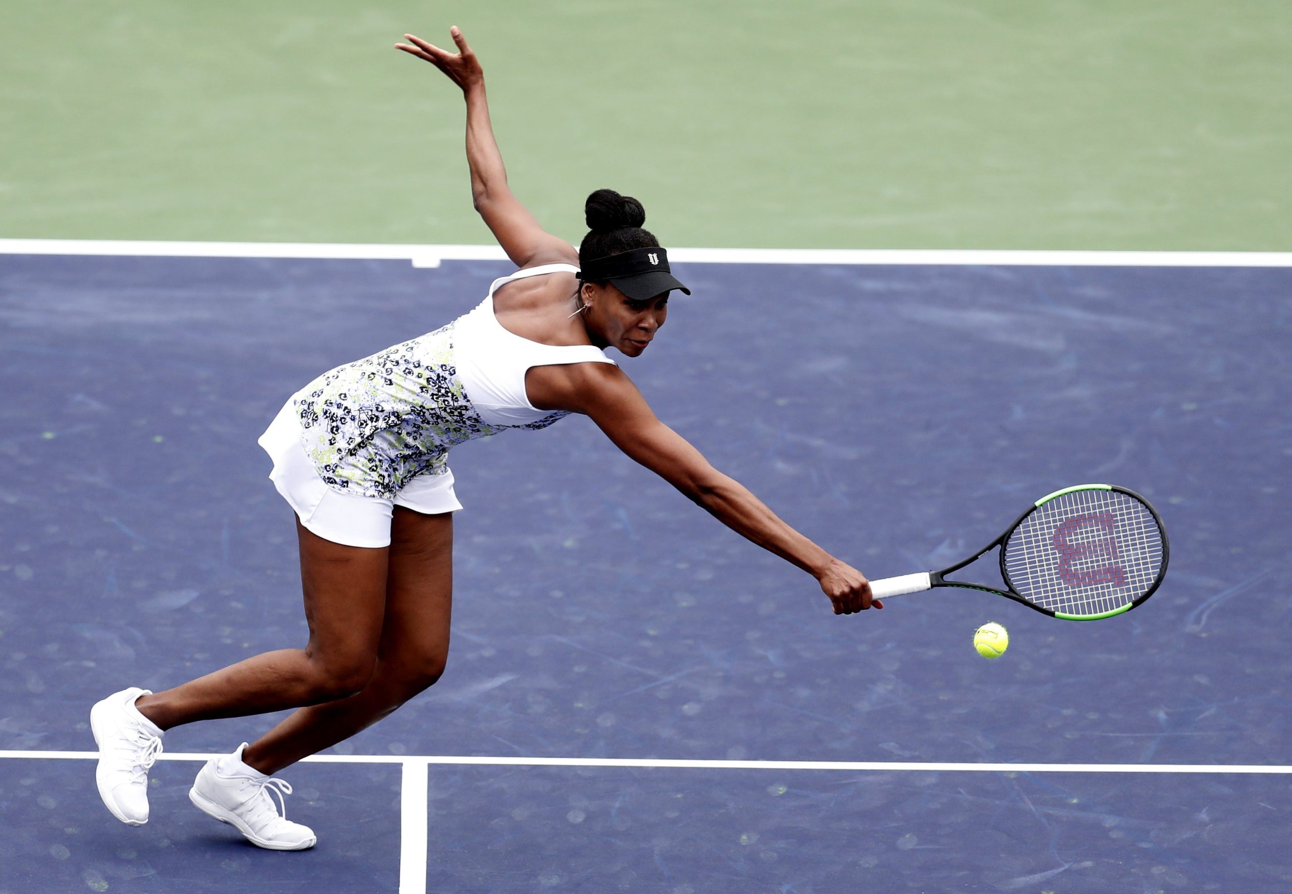 Venus Williams elimina irmã Serena na terceira ronda de Indian Wells