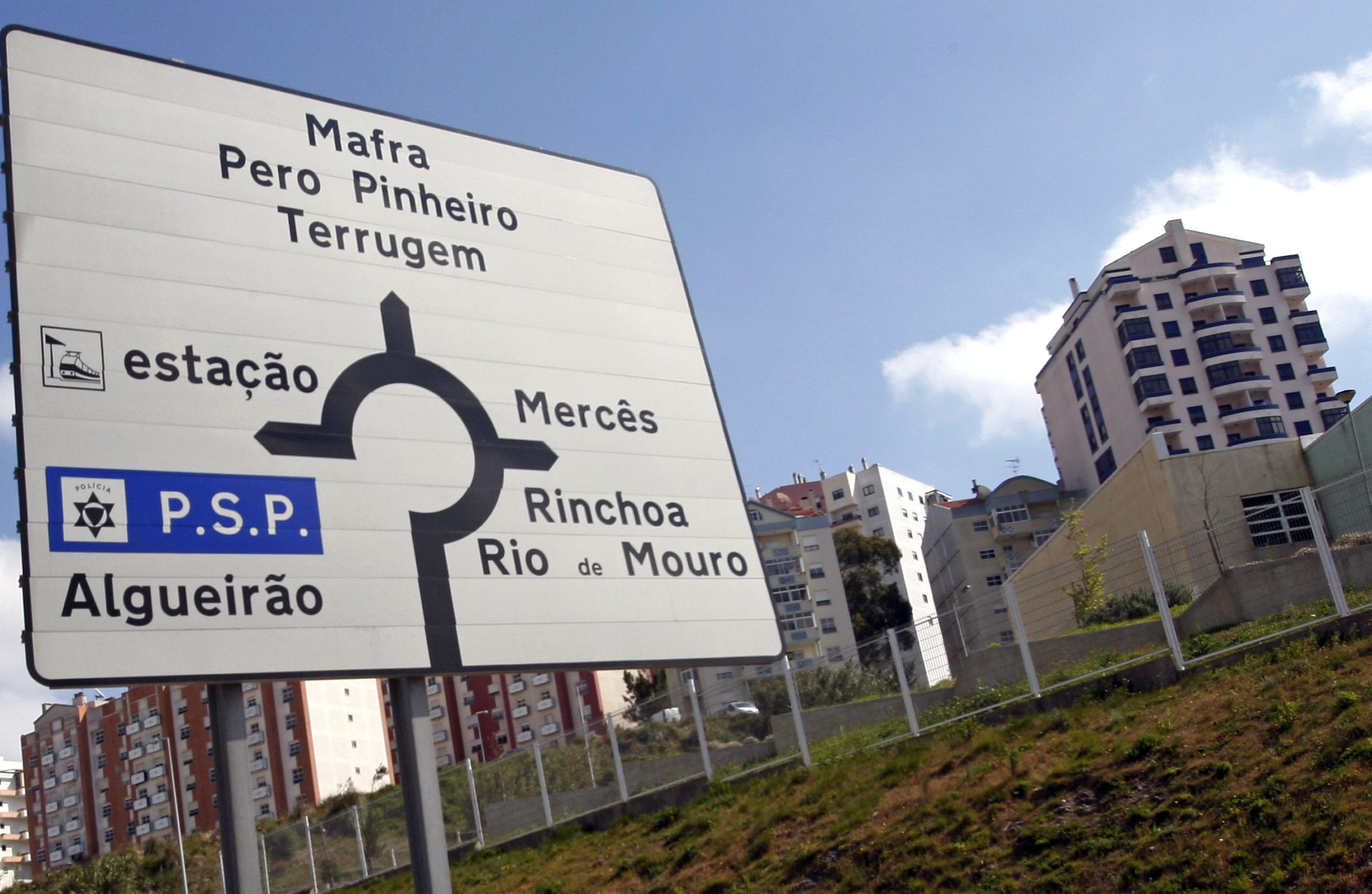 Homem fica em prisão preventiva por incêndio urbano em Sintra