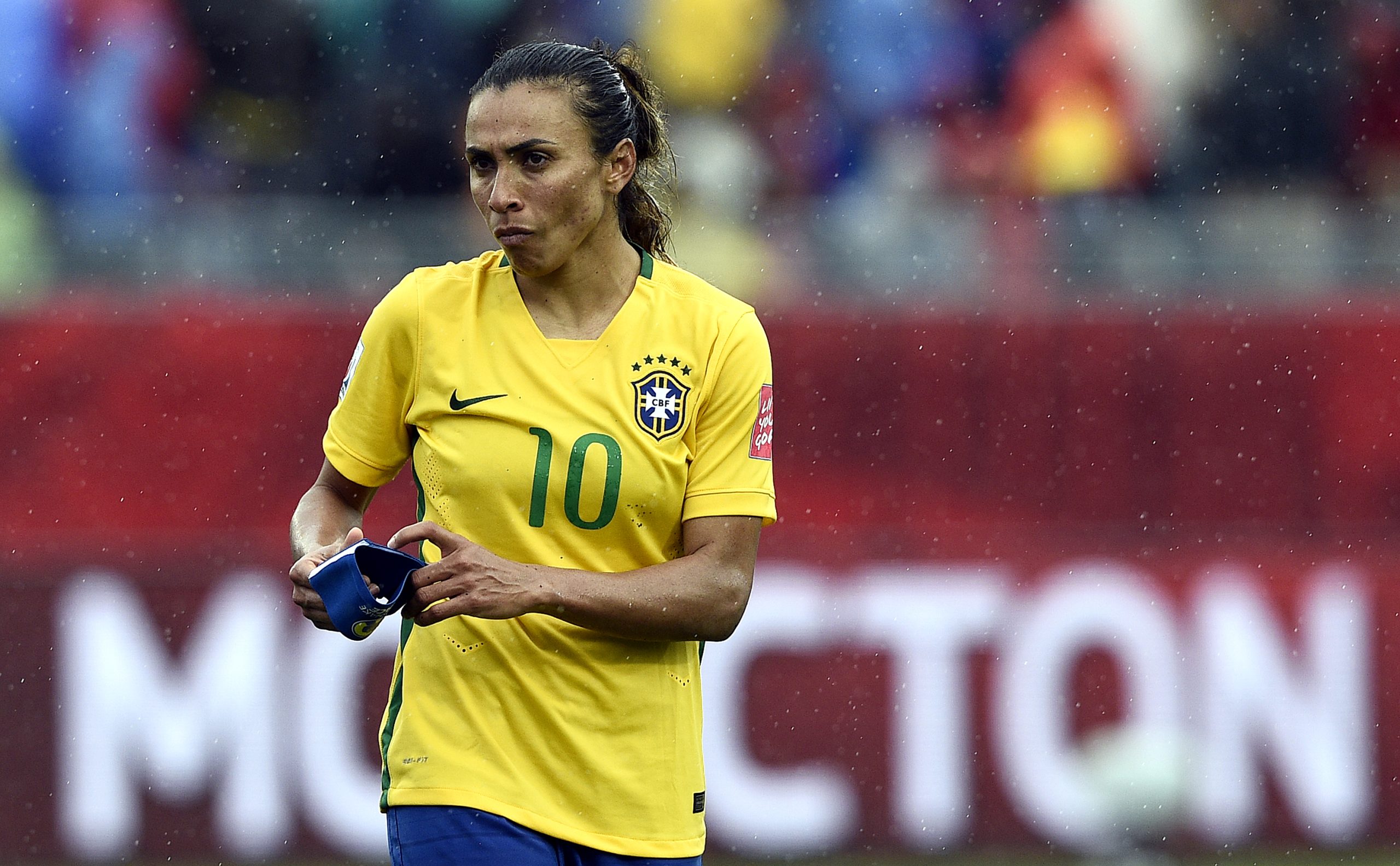 Marta é a primeira mulher a deixar a marca na ‘Calçada da Fama’ do Maracanã