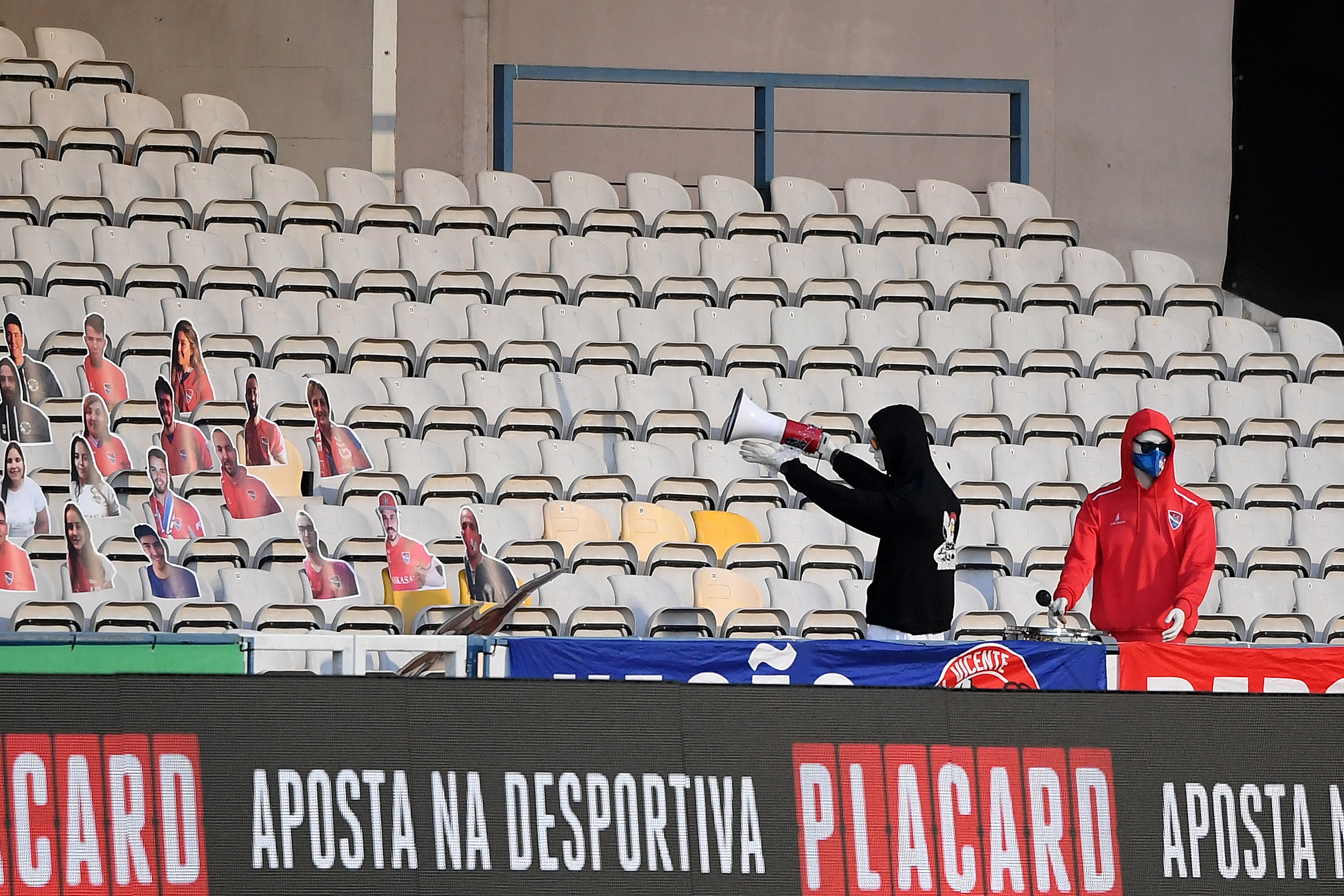 Covid-19: Clubes querem fim da “discriminação” e regresso imediato do público aos estádios