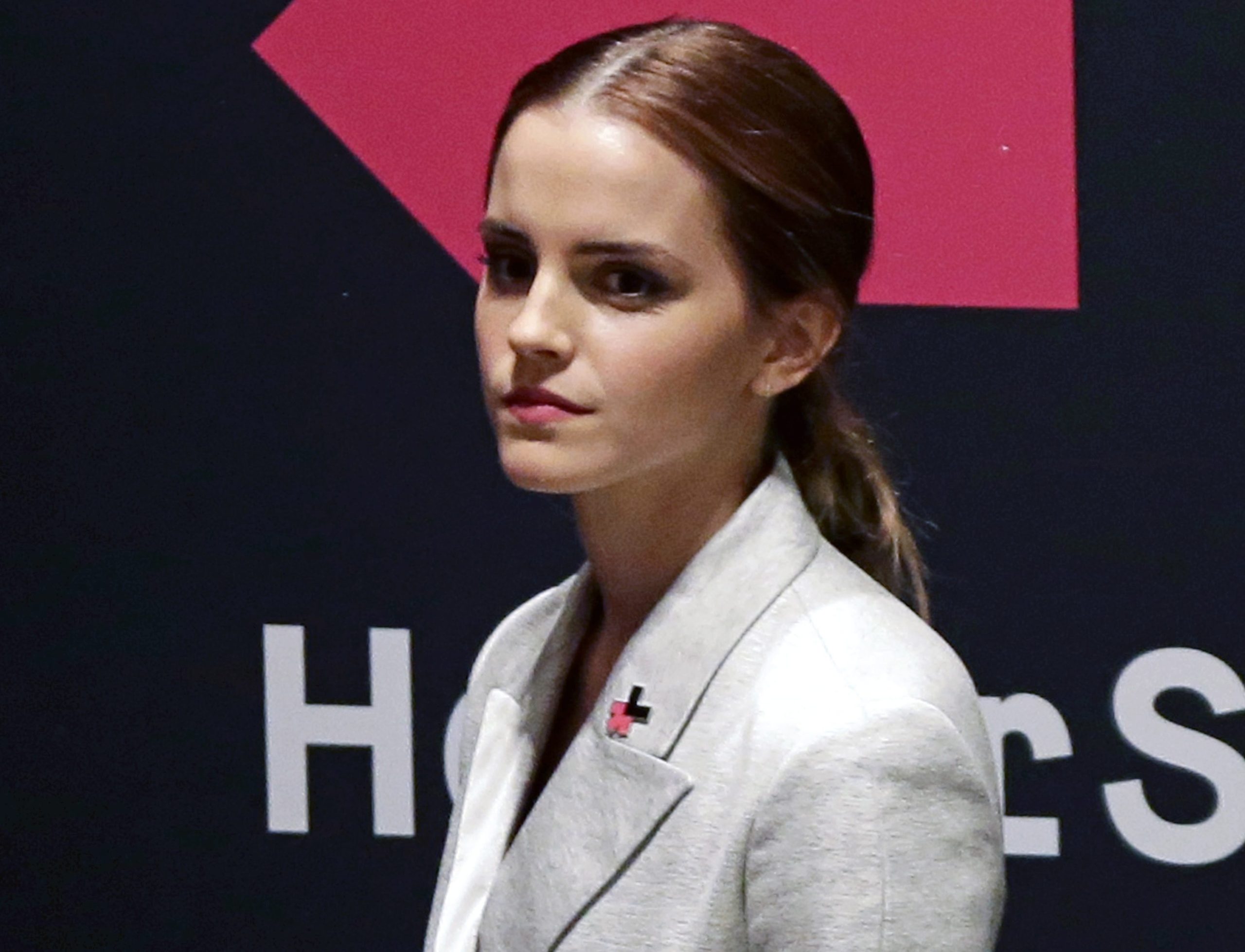 Emma Watson responde aos críticos: “O feminismo não é um pau que serve para bater noutras mulheres”