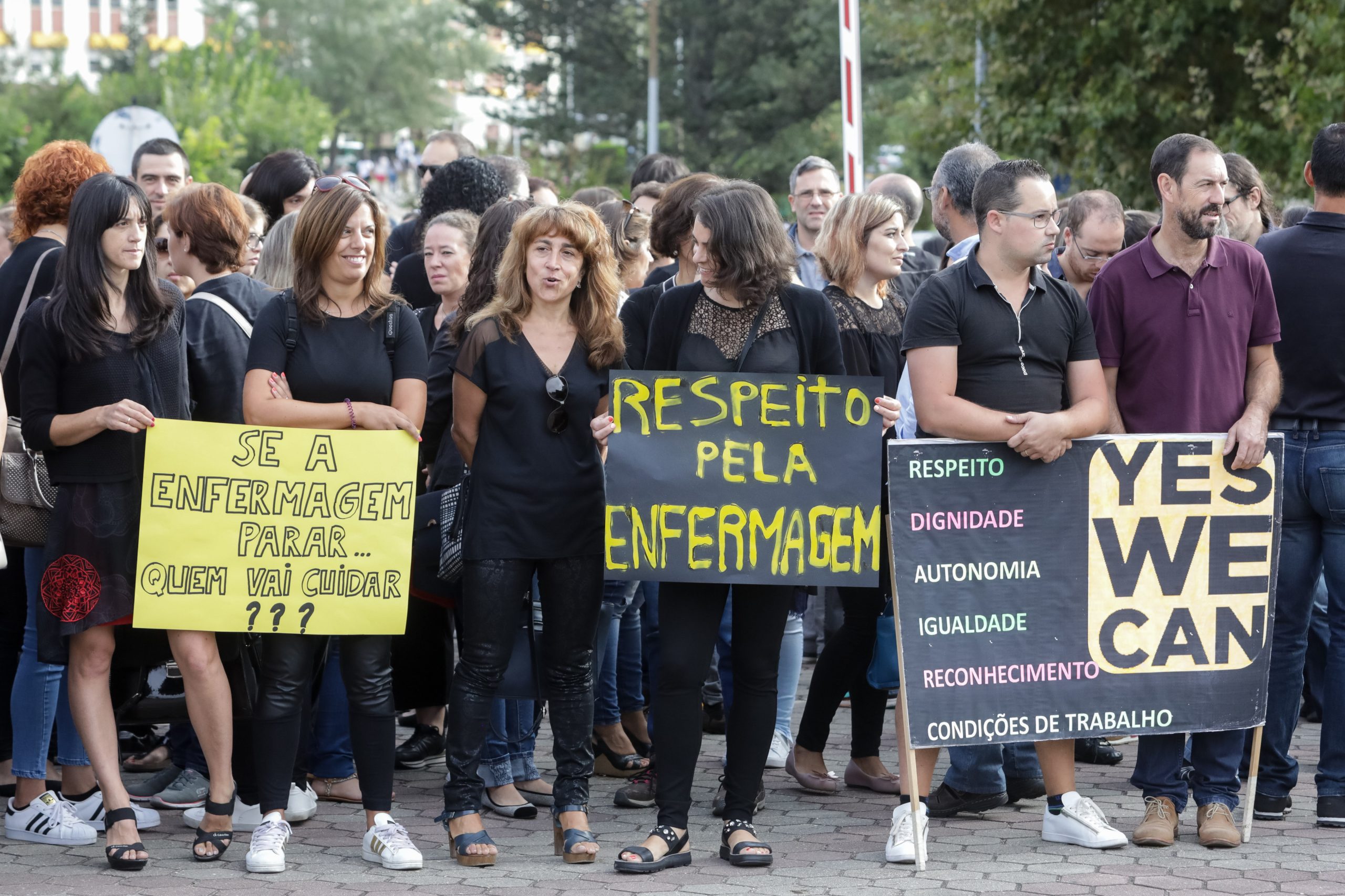 Grupo de enfermeiros organiza entrega de cartões no sindicato mas ninguém apareceu