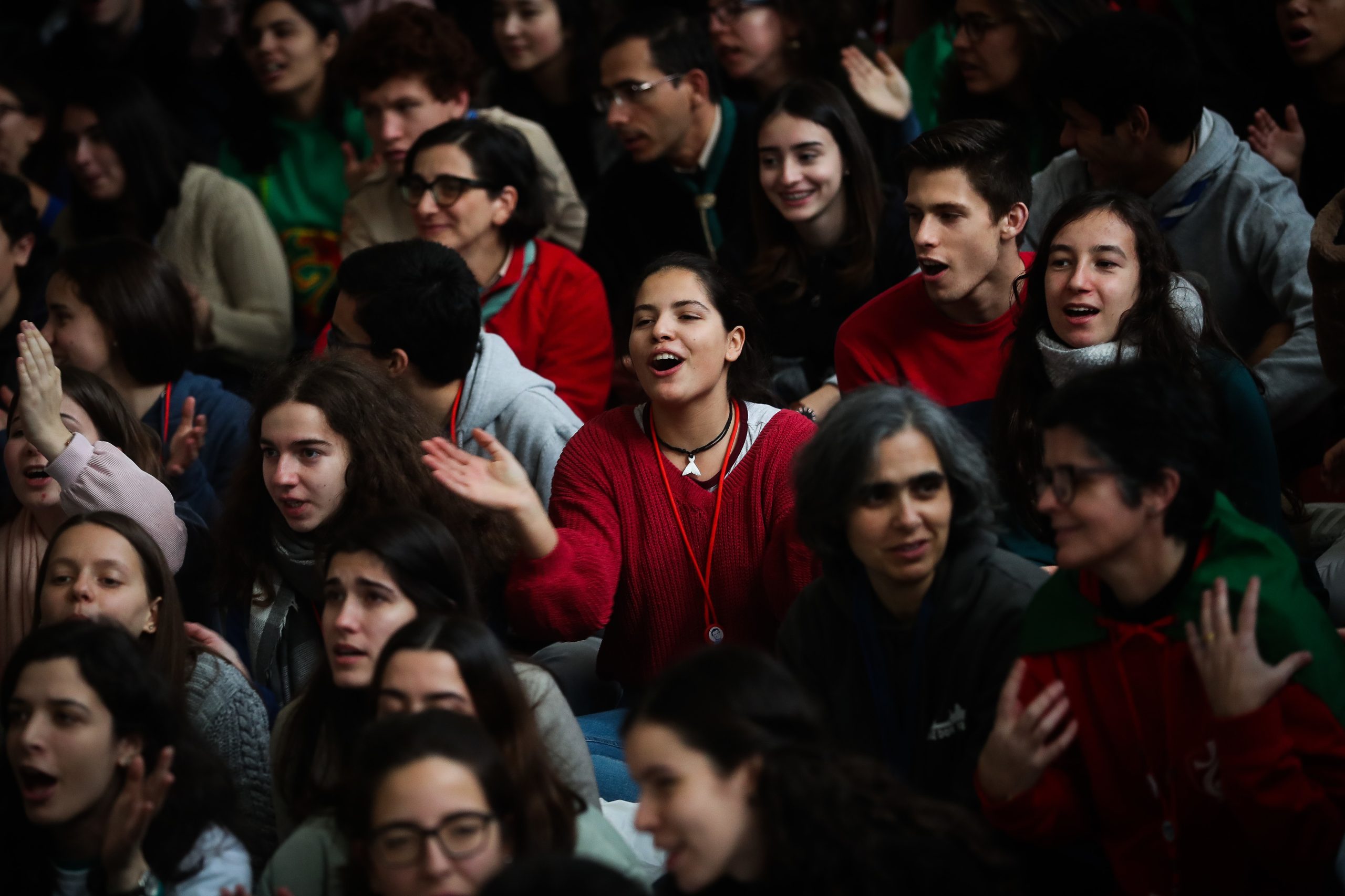 Cerca de um quarto dos jovens legitima controlo e violência sexual no namoro, revela estudo