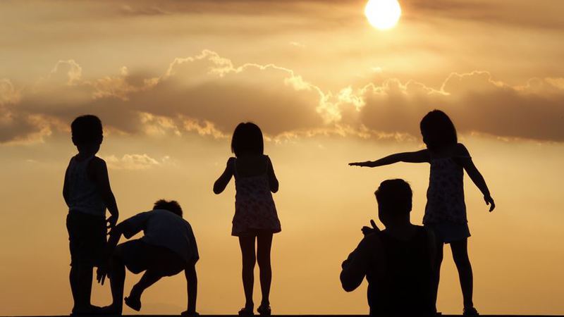 Cuidado com o sol. Índice ultravioleta em valores extremos a muito elevados em todo Portugal Continental
