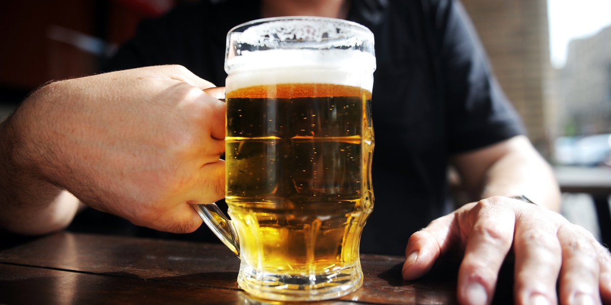 Beber cerveja faz bem aos intestinos e não engorda, concluem investigadores