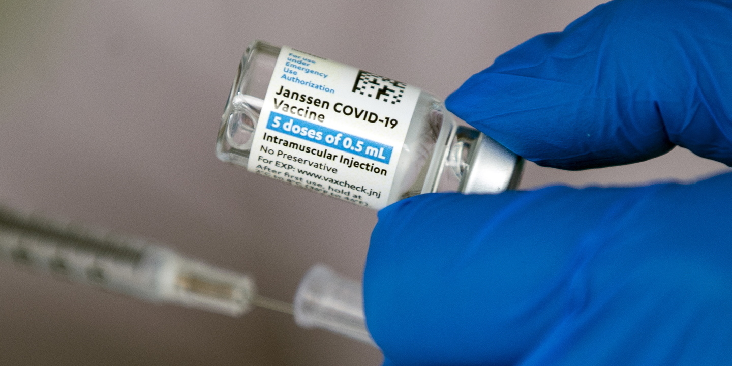 Covid-19: EUA retomam vacinação com Johnson & Johnson