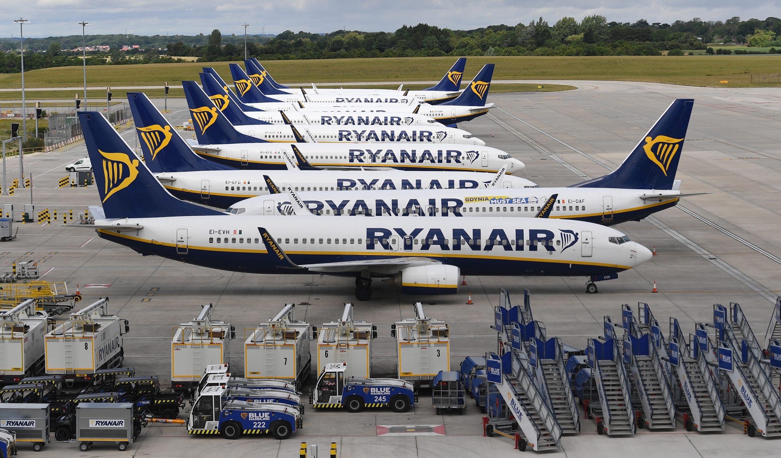 Crewlink/Ryanair nega falhas no pagamento de salários e descontos à Segurança Social
