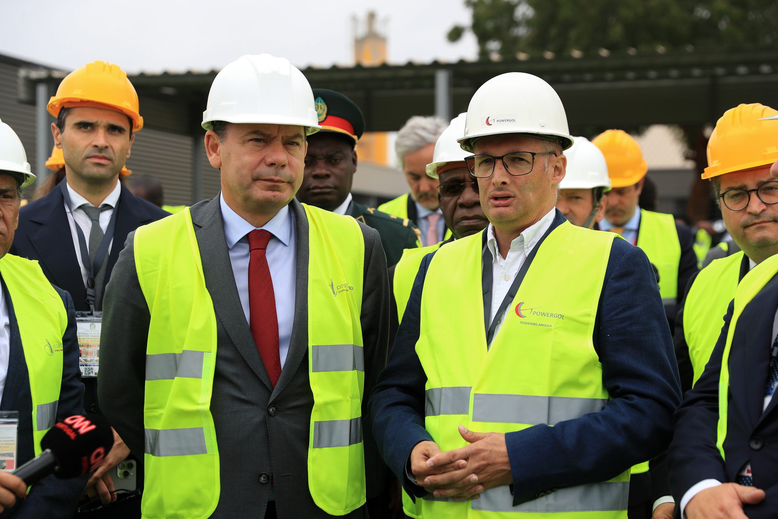 Montenegro assume-me como moderado e “sem preferência pelos extremos” em feira empresarial em Luanda