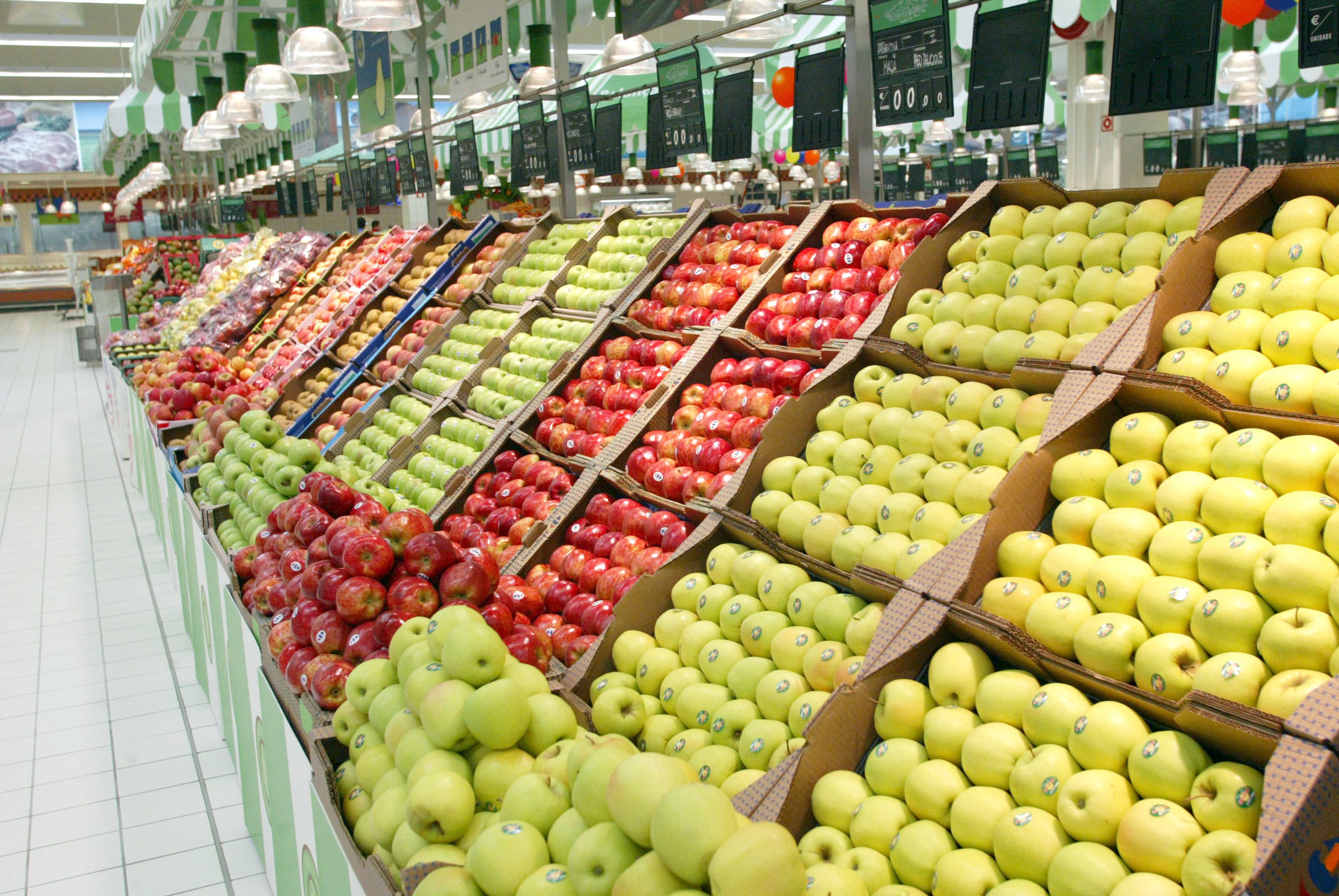 Preço do cabaz de alimentos com IVA zero desce 10%