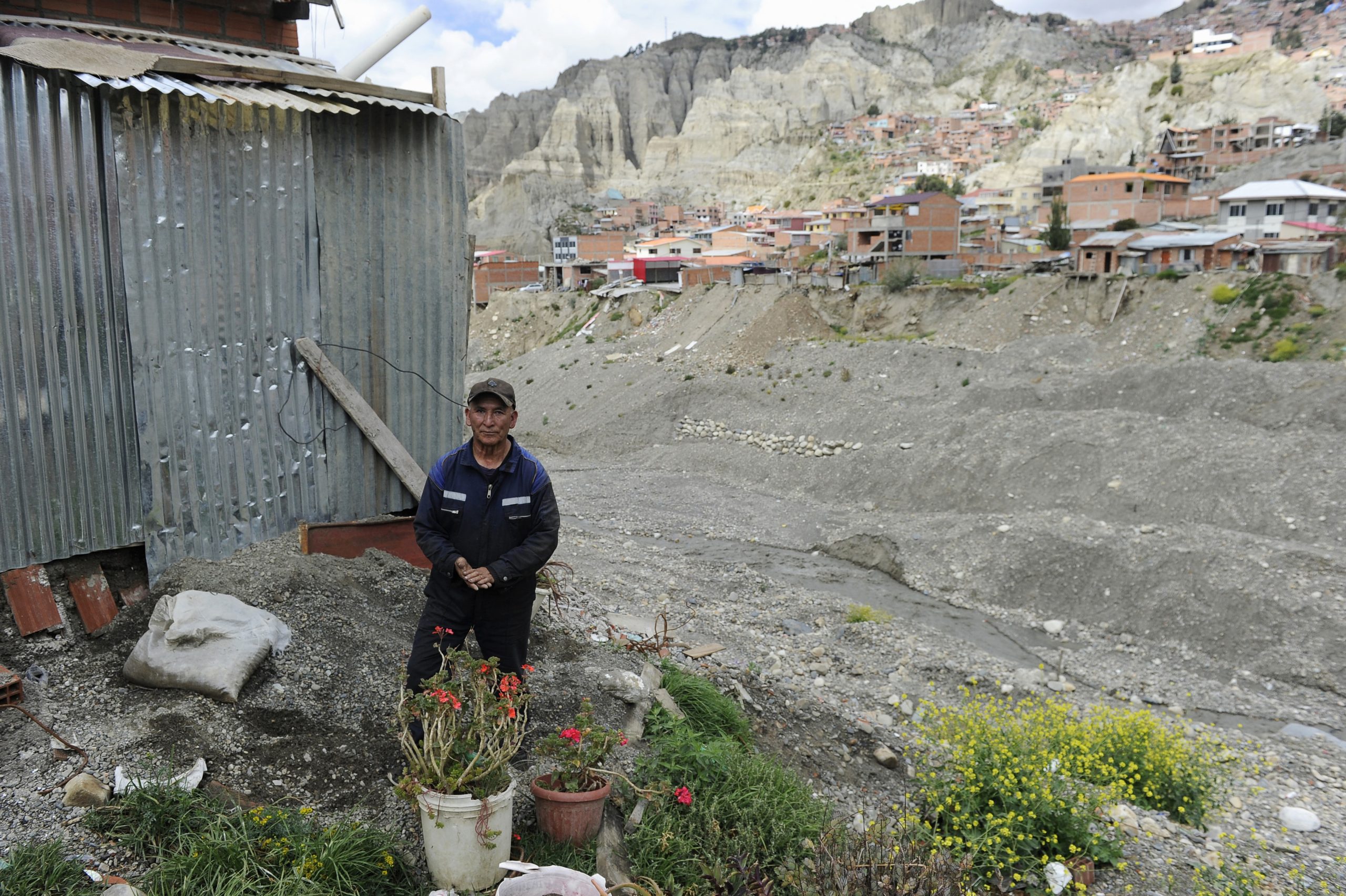 A vida à beira da tragédia em casas construídas em perigosas encostas na Bolívia