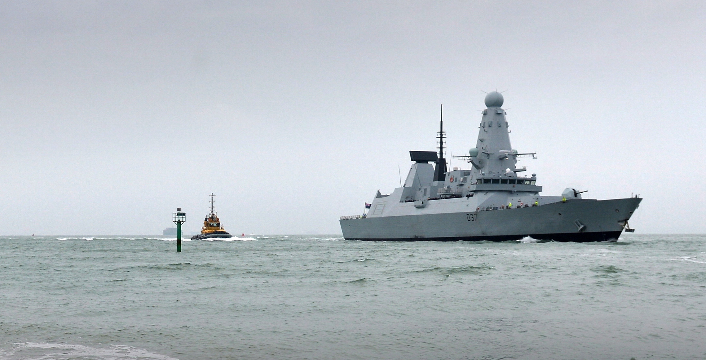 Um segundo navio de guerra britânico chegou ao Golfo