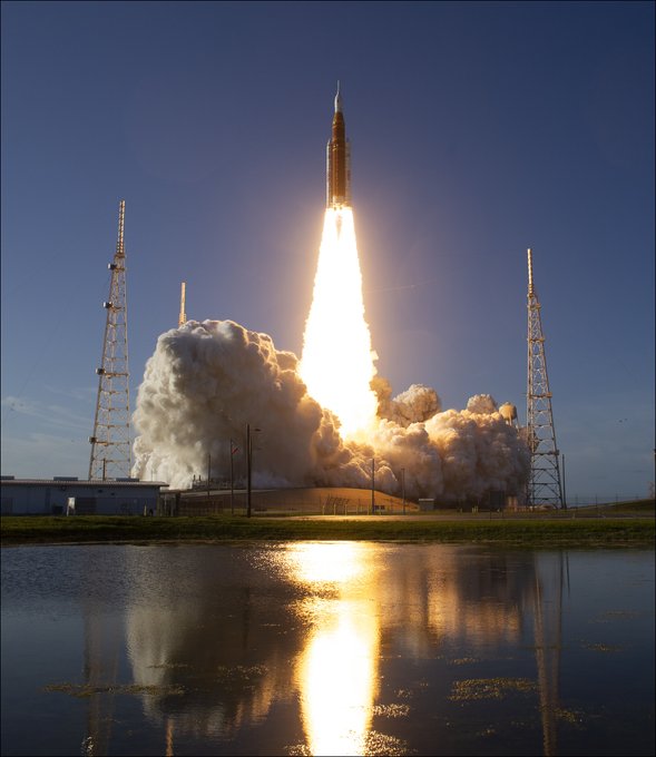 Astronautas da Artemis II falam à Terra pela primeira vez em histórica viagem à Lua