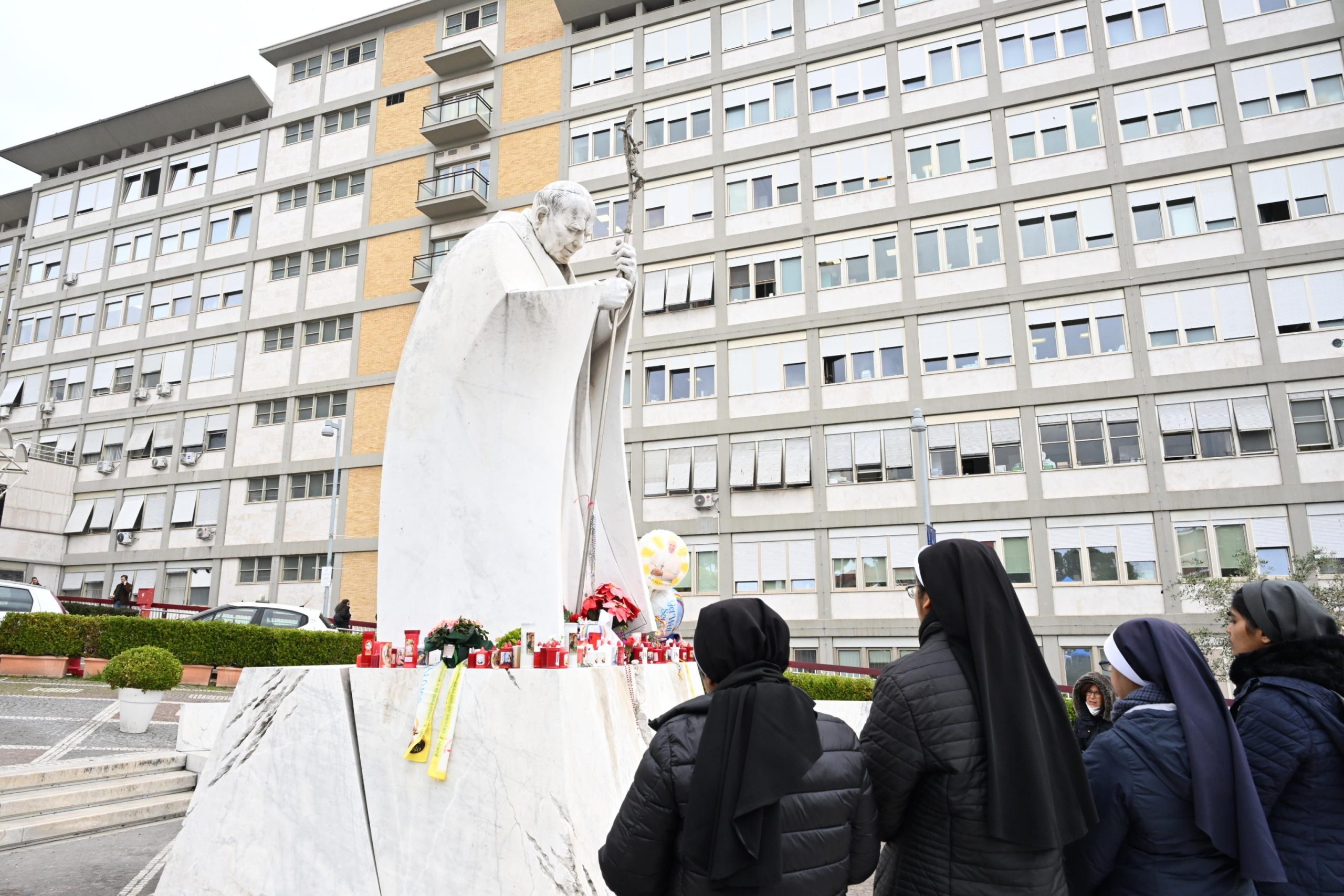 Onde está o Papa? Gemelli, hospital dos pontífices, conhecido como Vaticano III
