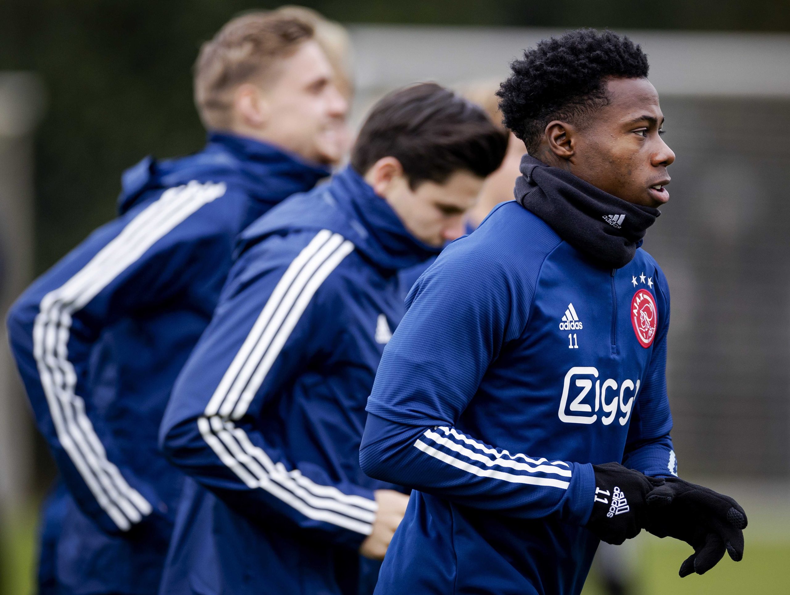 Futebolista Quincy Promes detido por suspeita de esfaqueamento de um familiar
