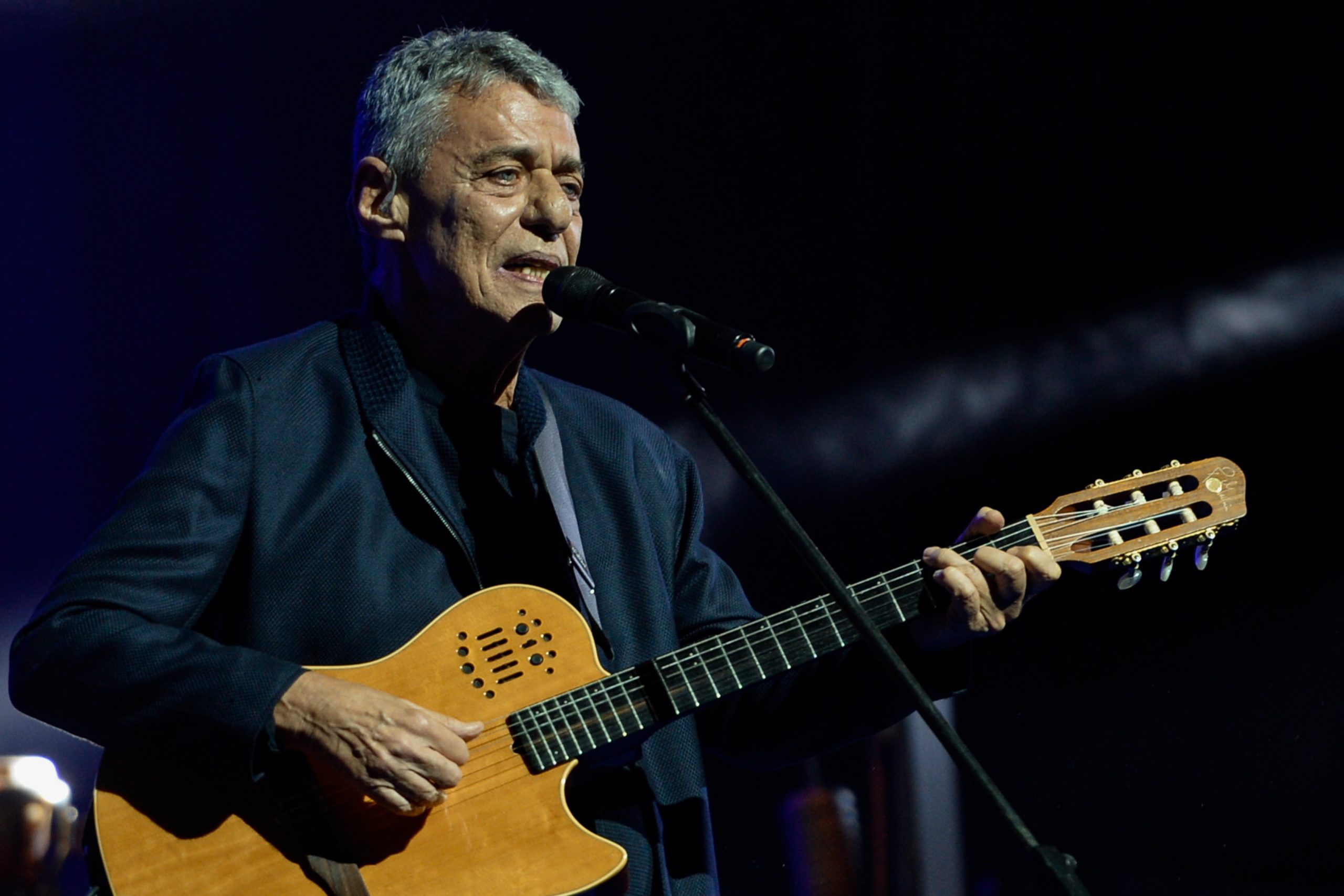 Gilberto Gil e Chico Buarque no espetáculo “Lula Livre!” em apoio ao ex-Presidente