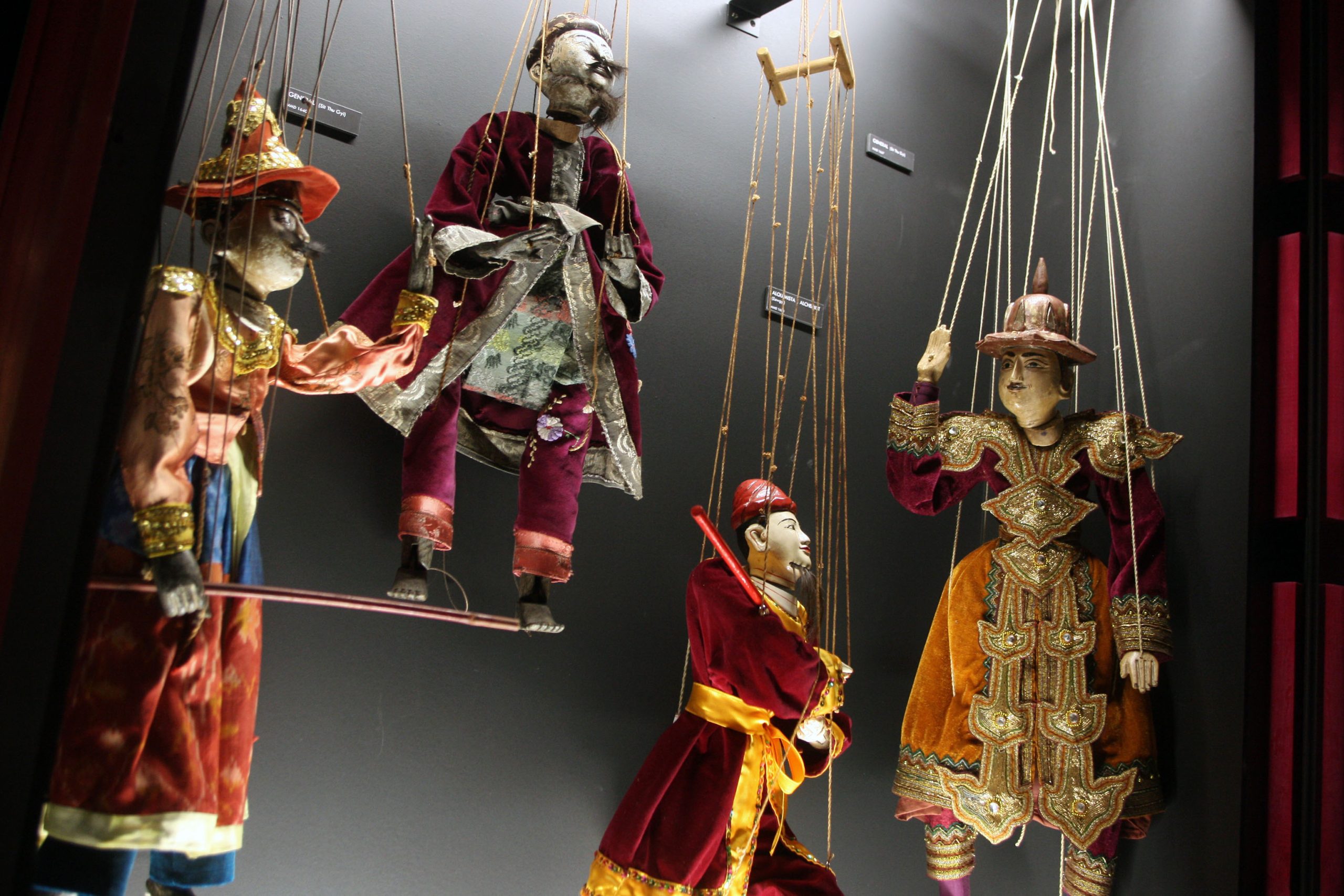 Marionetas de cinco países em Alcobaça