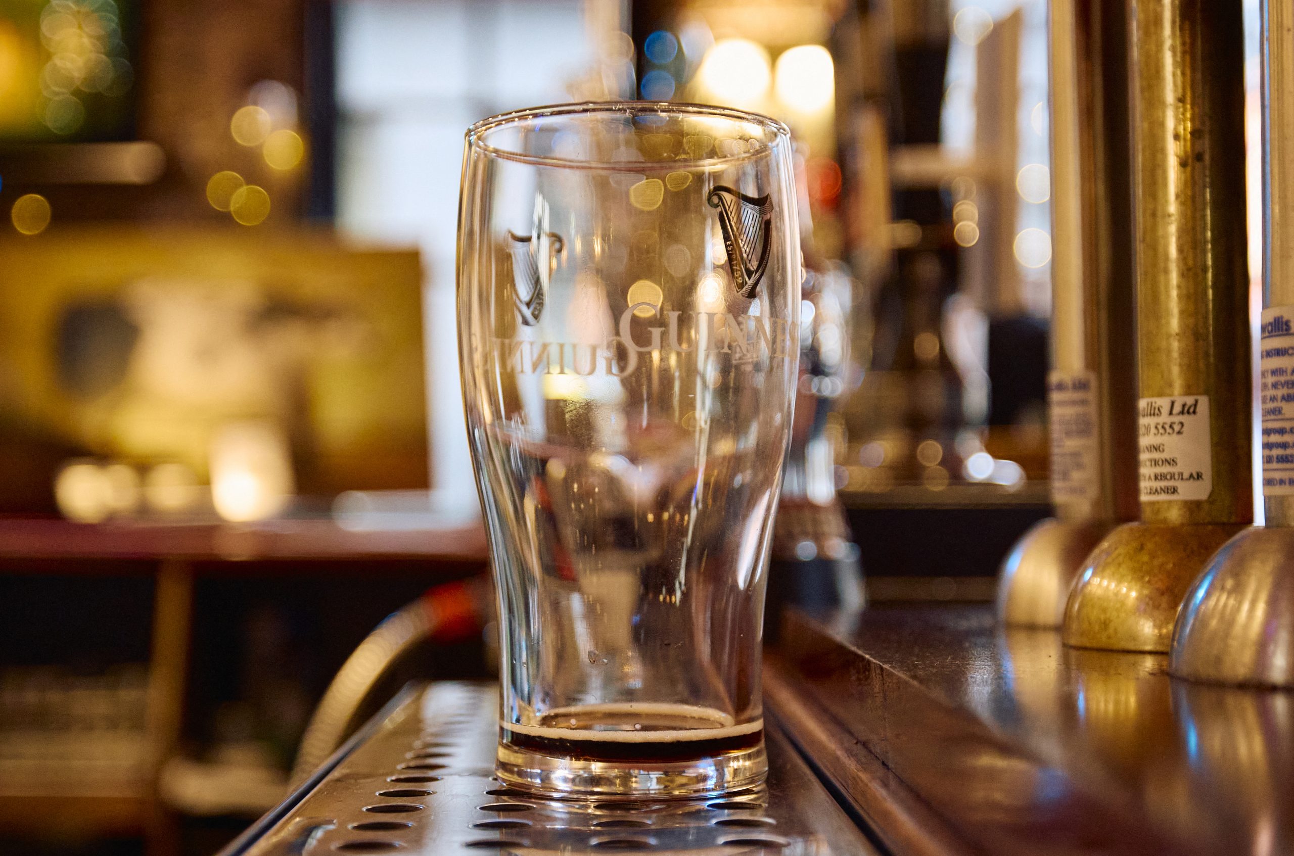 A Guinness está escassa e pubs britânicos fazem racionamento