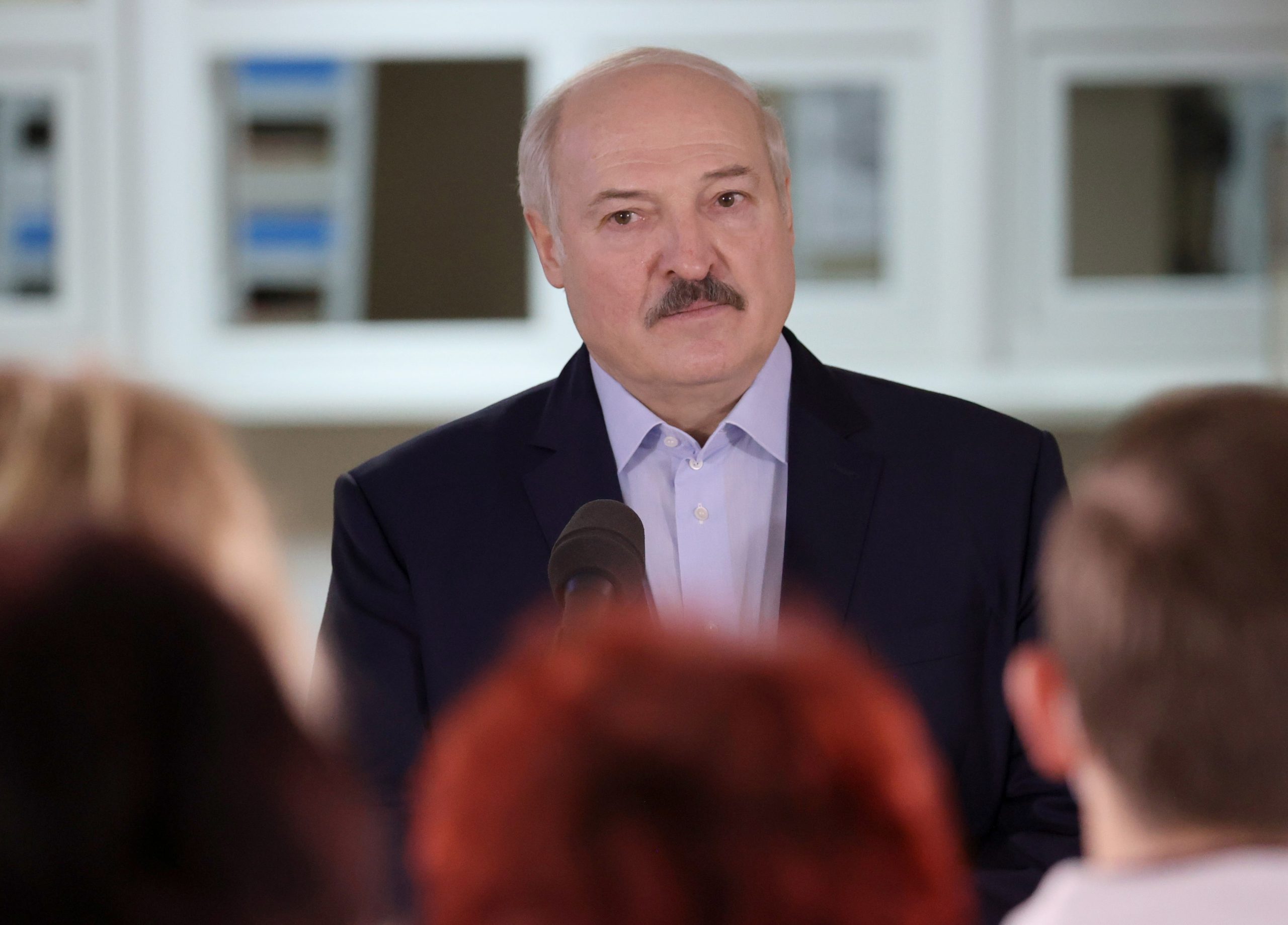 Bielorrússia: Lukashenko propõe referendo em 2022 e anuncia leis contra os protestos