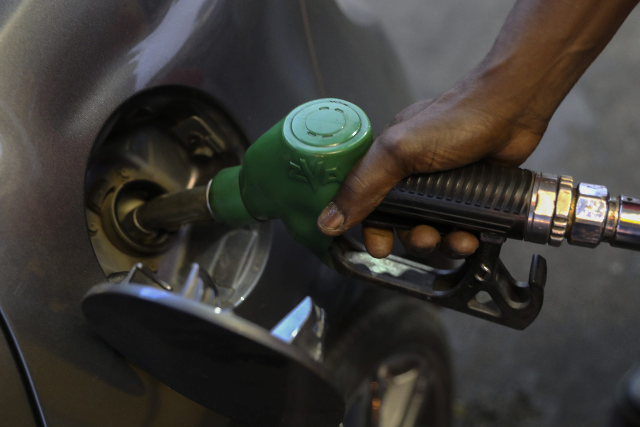 Preço da gasolina simples diminuiu em junho