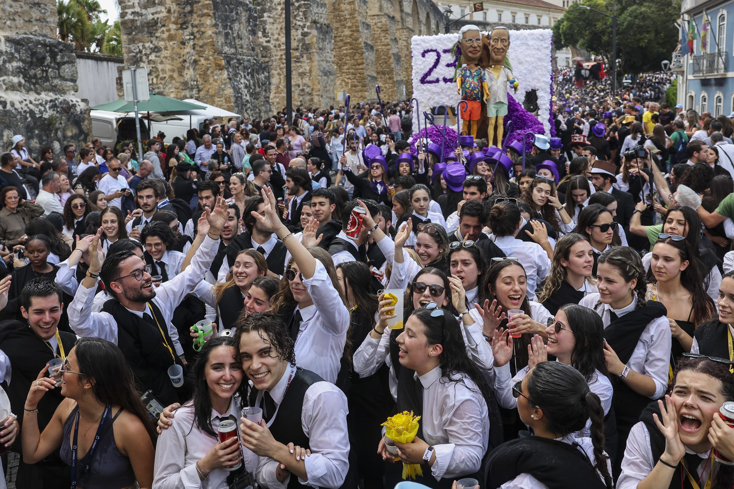 Perto de 70 % dos estudantes da Universidade de Coimbra pensam emigrar