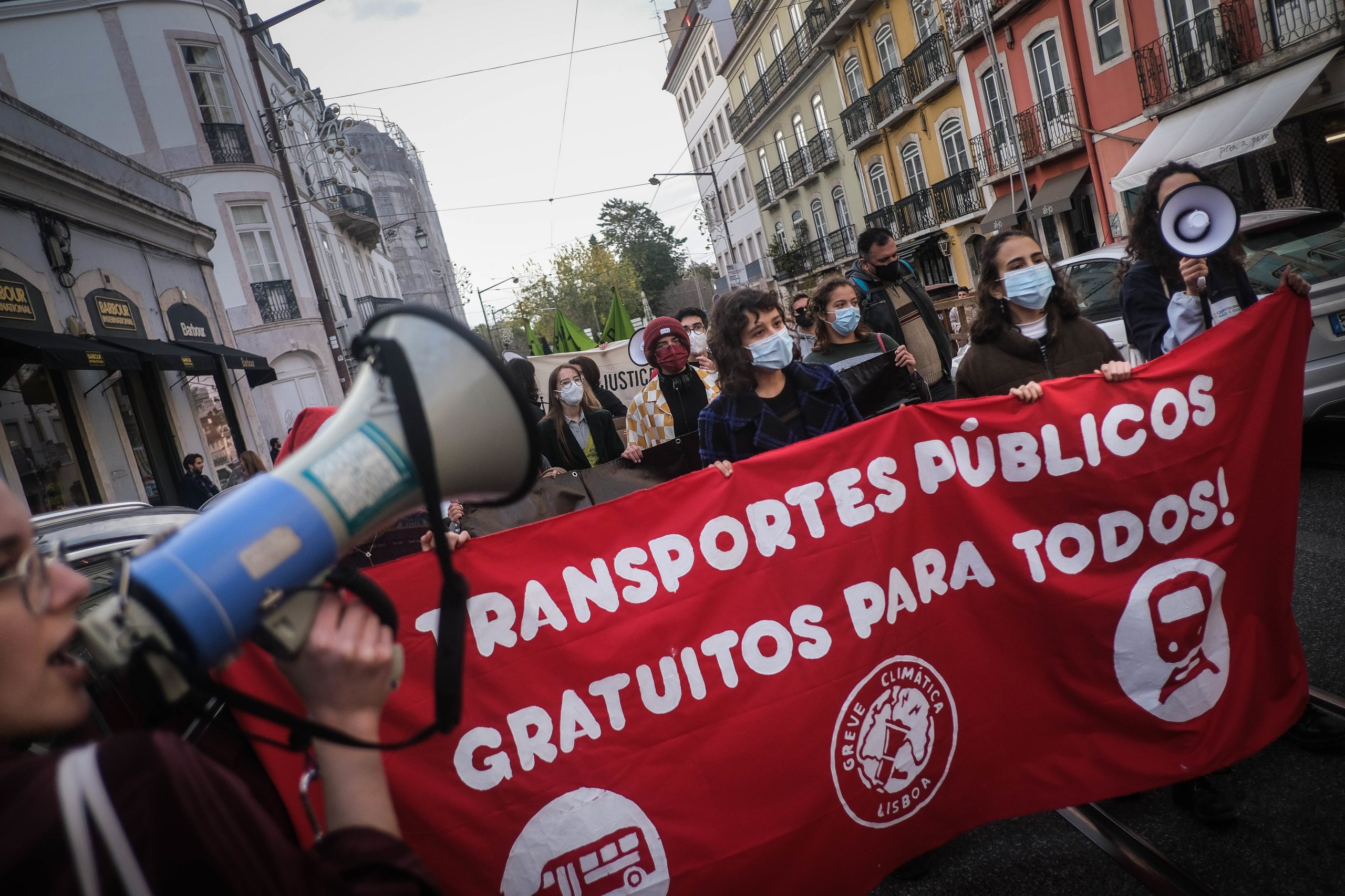 Jovens exigem em Lisboa o reforço e a gratuitidade dos transportes públicos