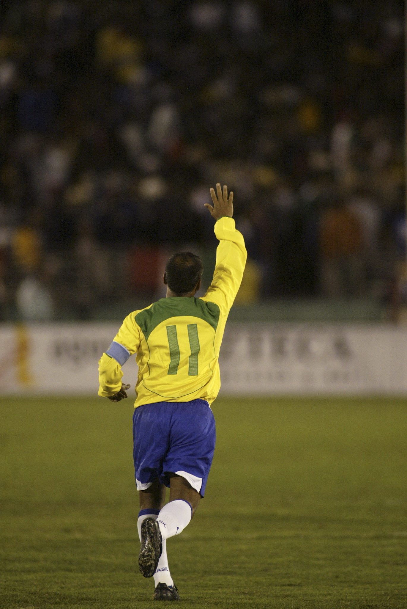 Foi um gigante e deixou saudade. Há 15 anos, Romário vestiu pela última vez de amarelo