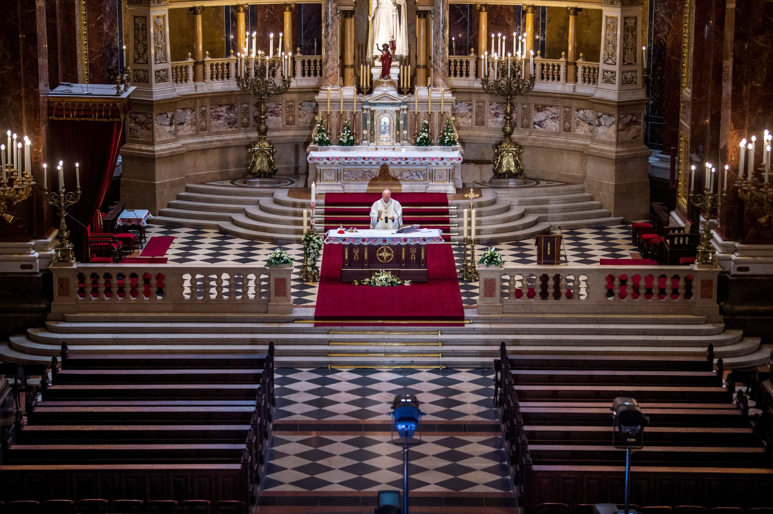 Vaticano permite celebração de quatro missas diárias no Natal, Ano Novo e Dia de Reis
