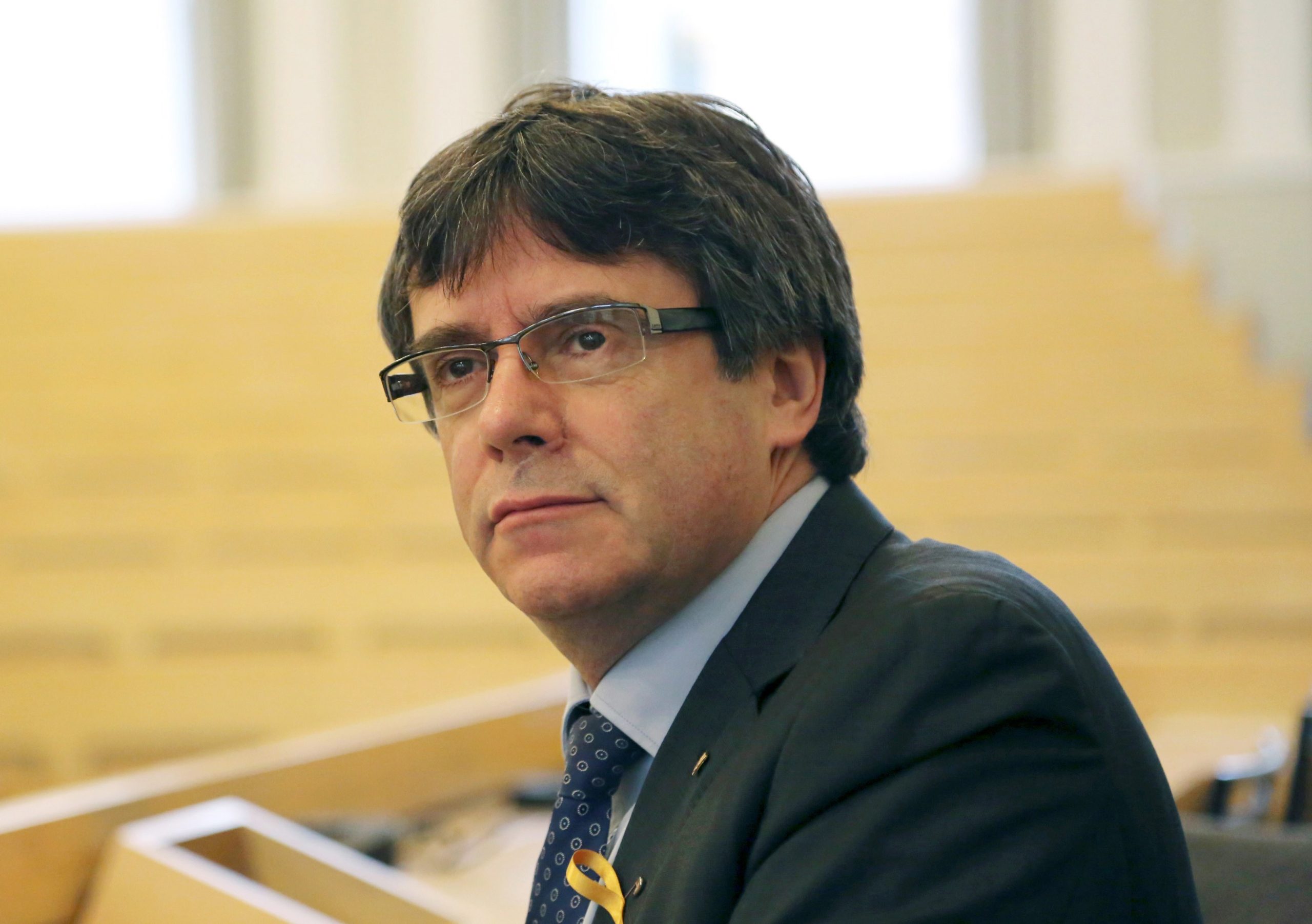 Puigdemont “não se renderá” e pede unidade dos soberanistas