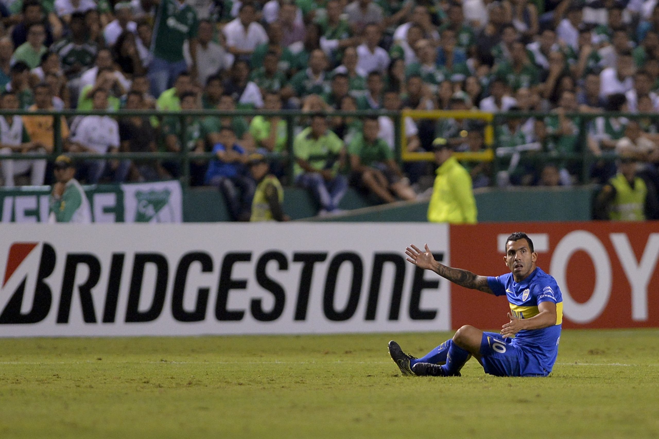 Tevez ruma à China e torna-se no futebolista mais bem pago do mundo