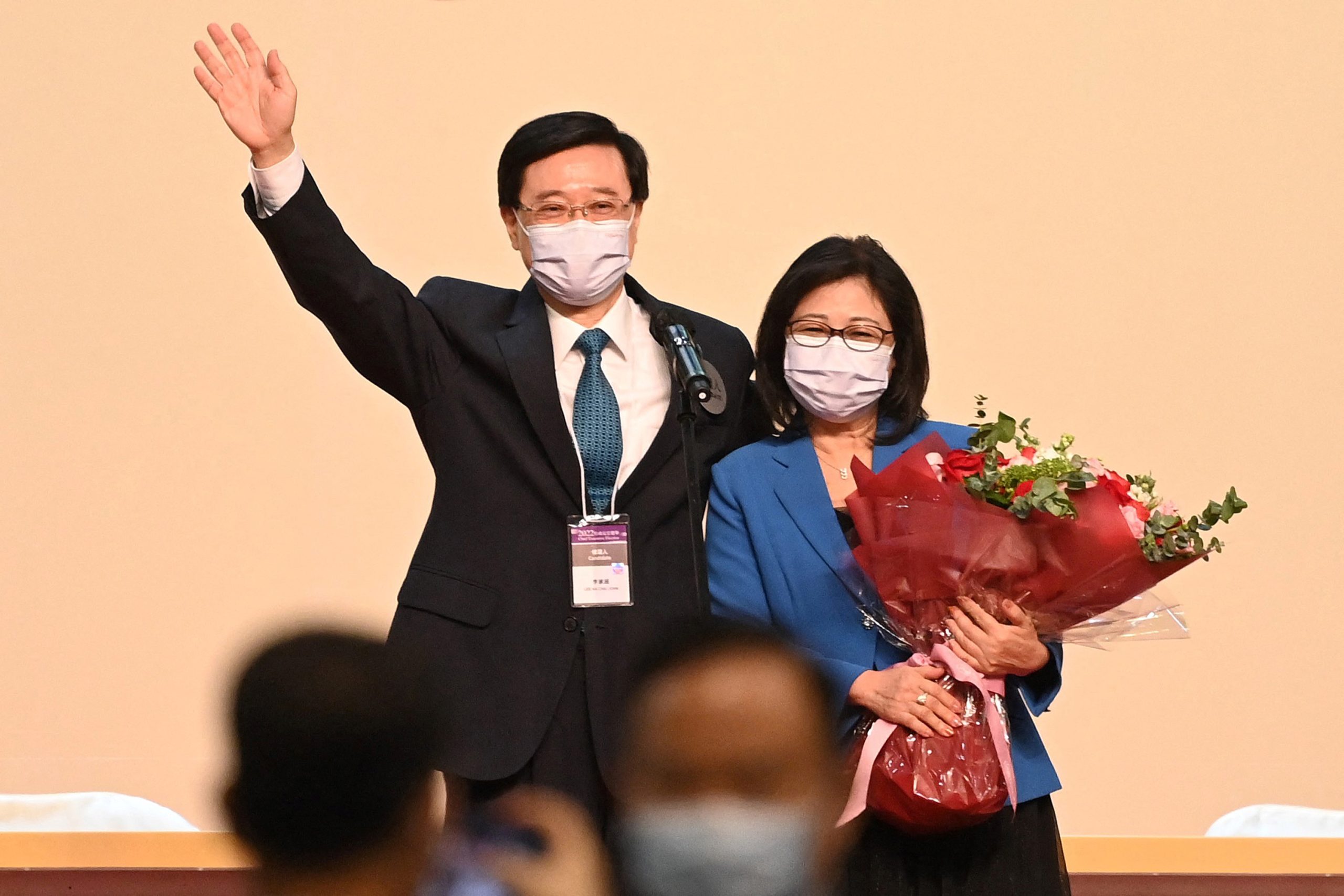 Quem é John Lee, o ex-polícia escolhido por Pequim para liderar Hong Kong?
