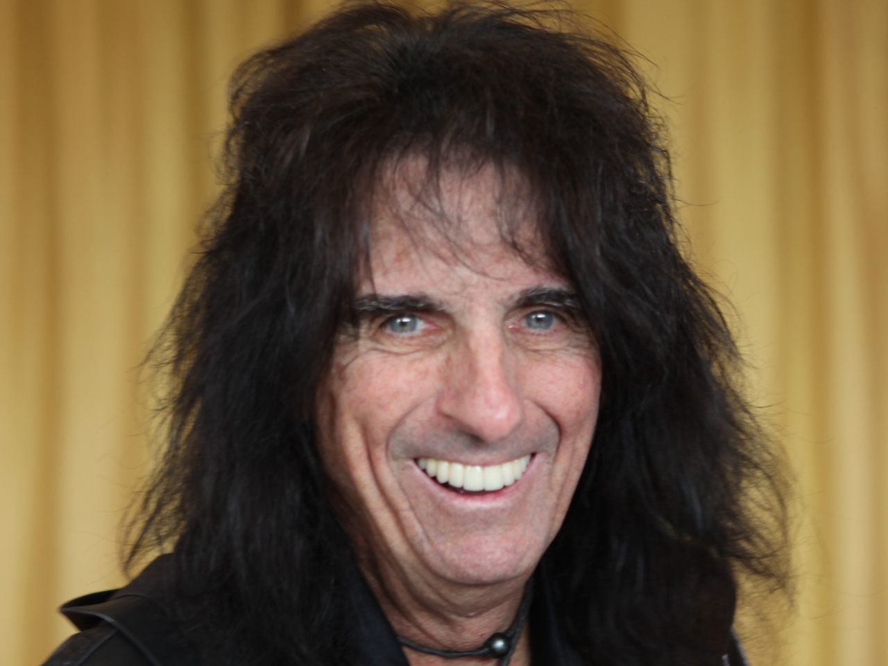 Alice Cooper candidata-se à Casa Branca: “Um homem perturbado para uma época perturbada”