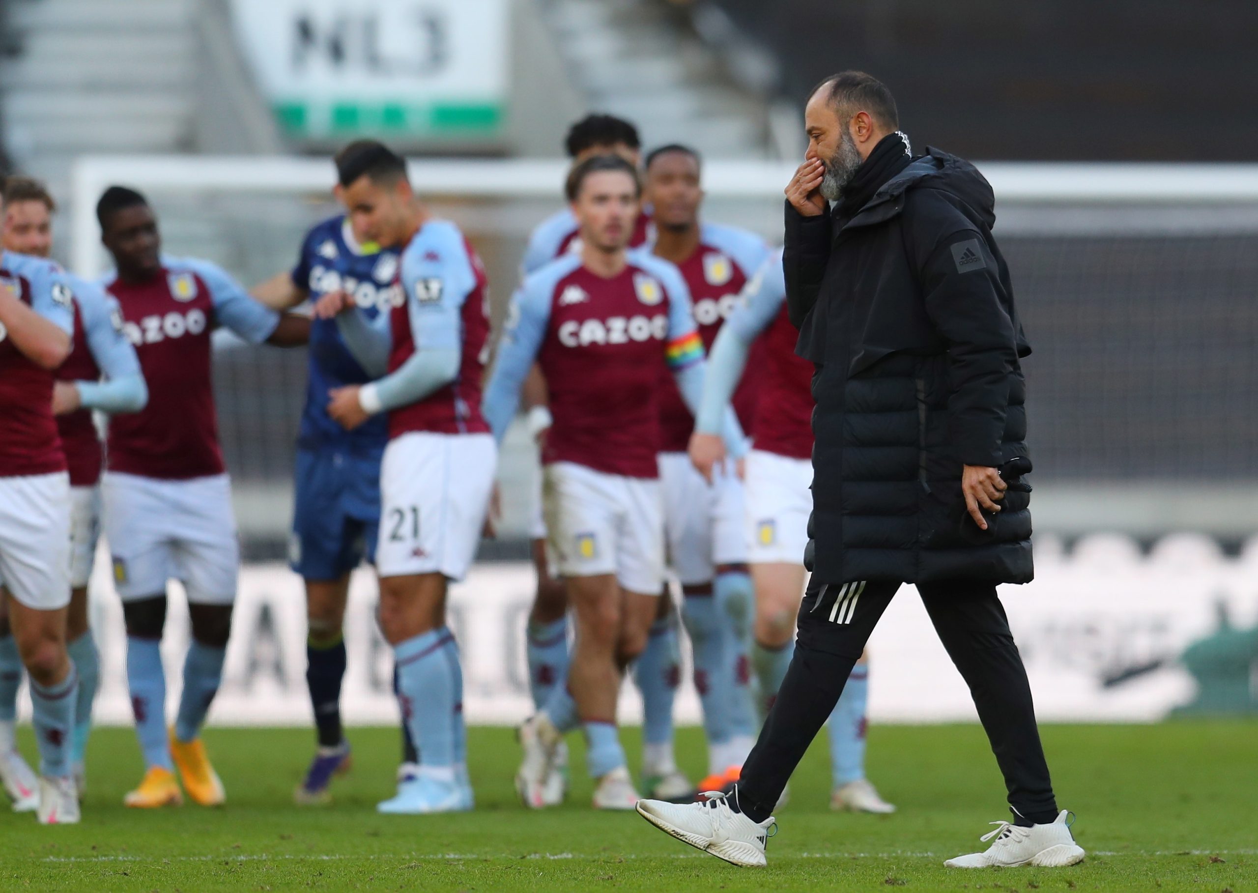 Wolverhampton é ineficaz no ataque e perde com Aston Villa nos descontos