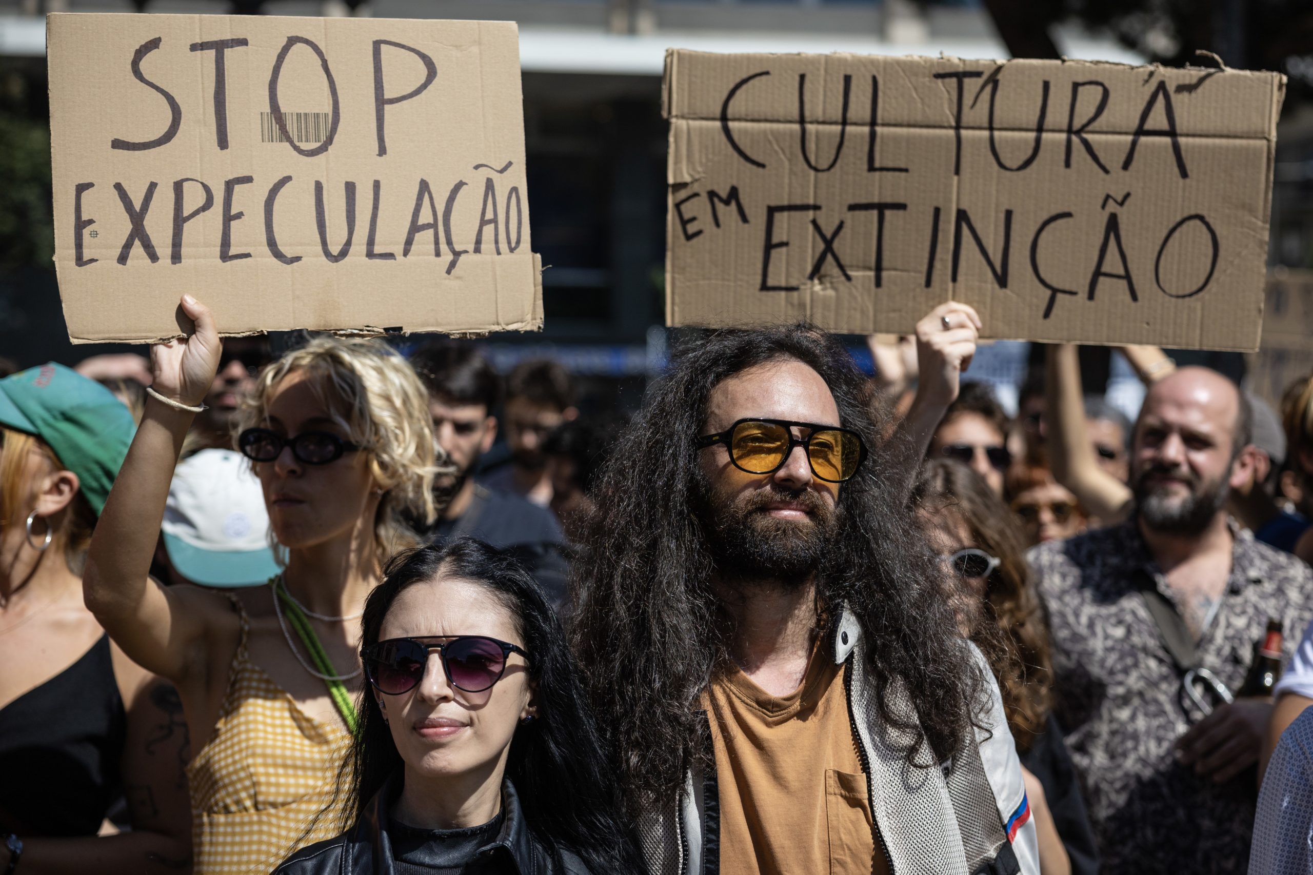 Músicos do Stop pedem entendimento entre câmara e donos do edifício para executar obras
