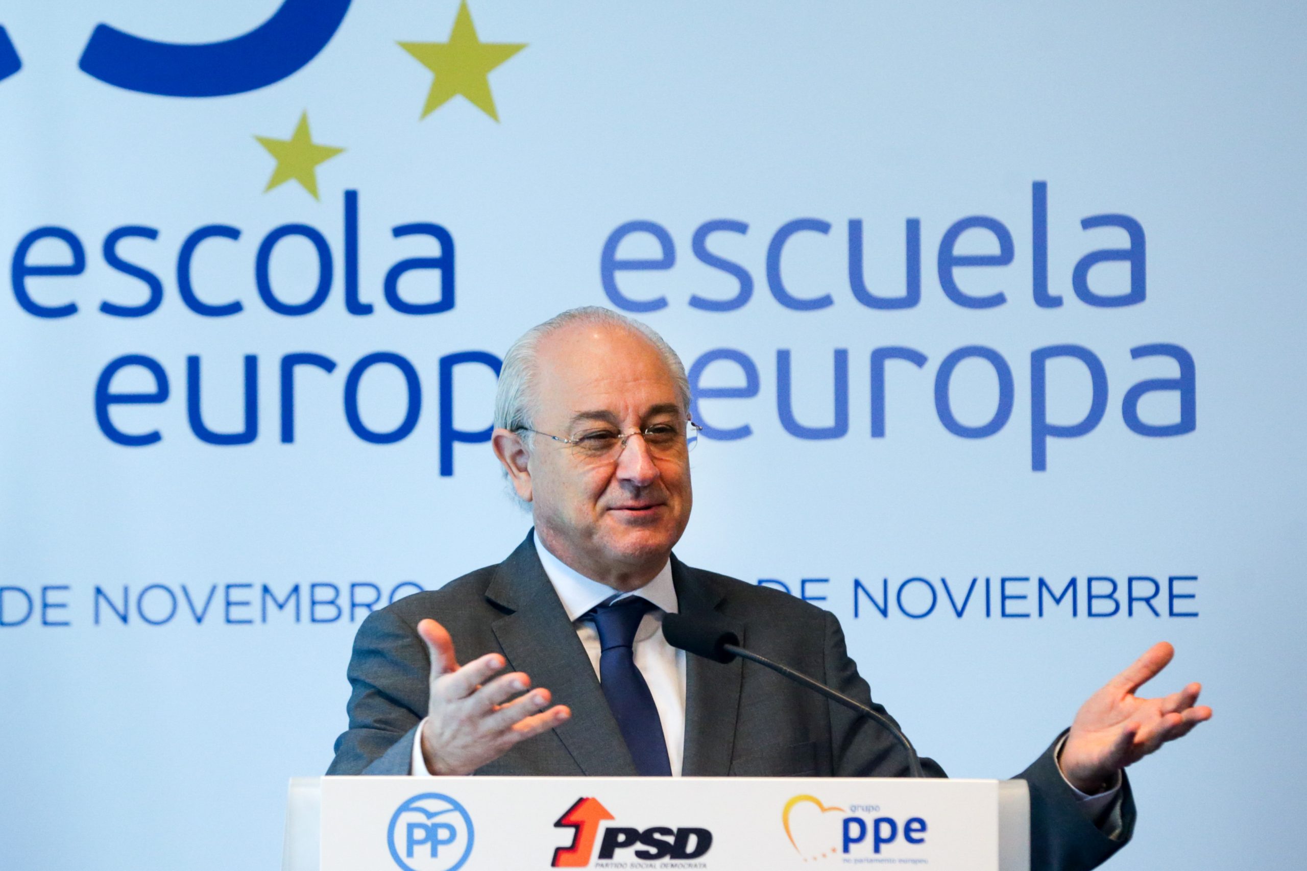 Rui Rio responde em alemão a perguntas sobre caso José Silvano