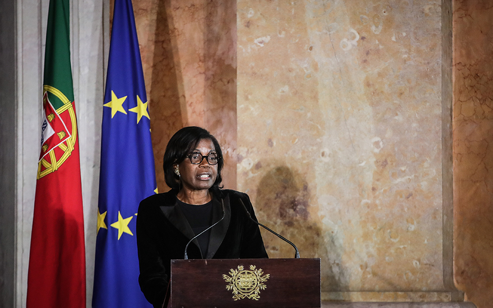 Ministra da Justiça “desabafa” no Parlamento Europeu e pede para não se “eternizar” polémica sobre procurador