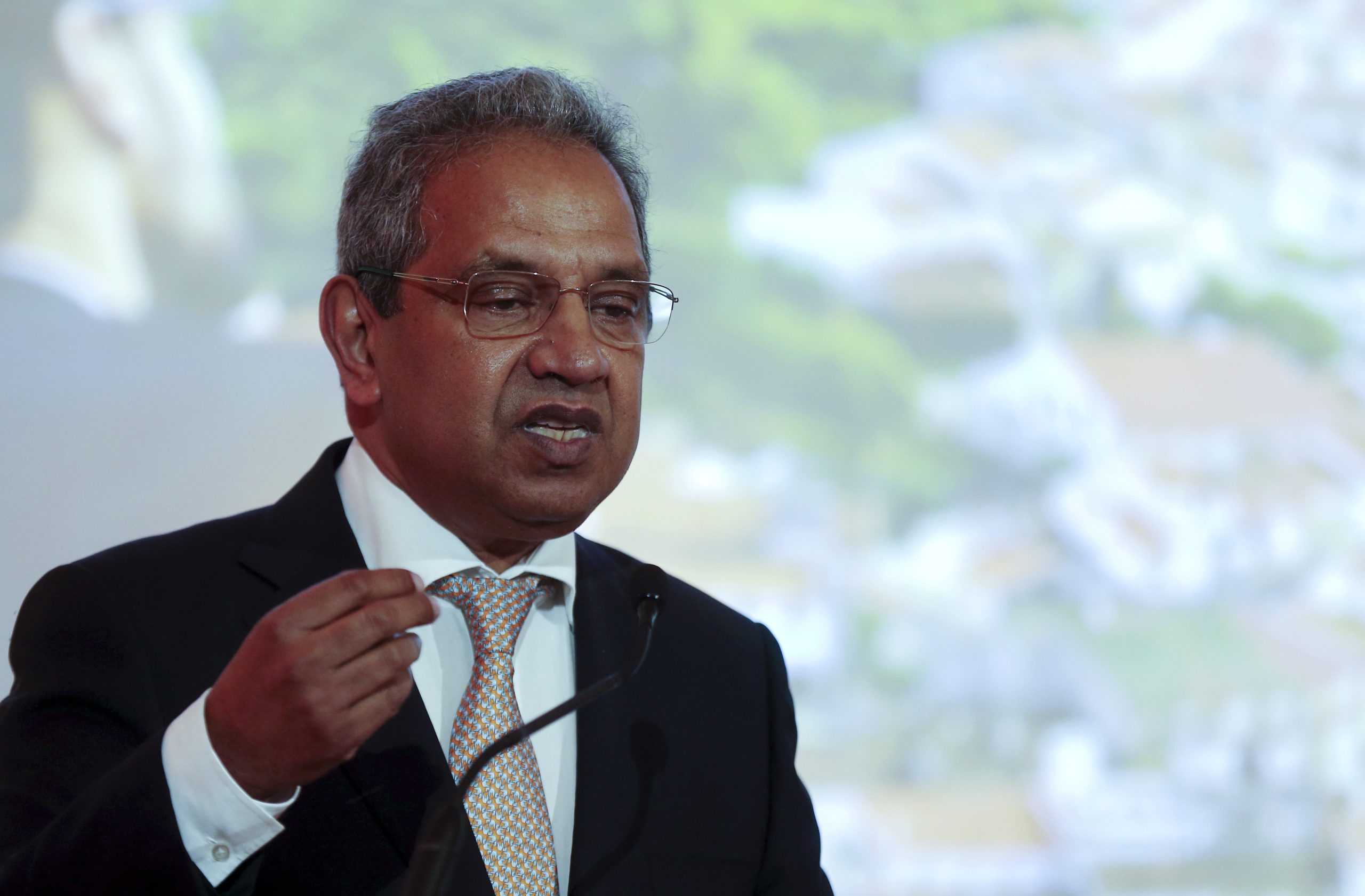 Verba destinada à linha circular do metro não ficará por utilizar, garante o ministro do Planeamento