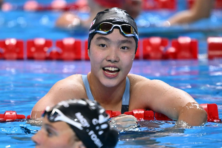 Tem 12 anos, competiu com adultos e levou uma medalha para a China nos Mundiais de natação