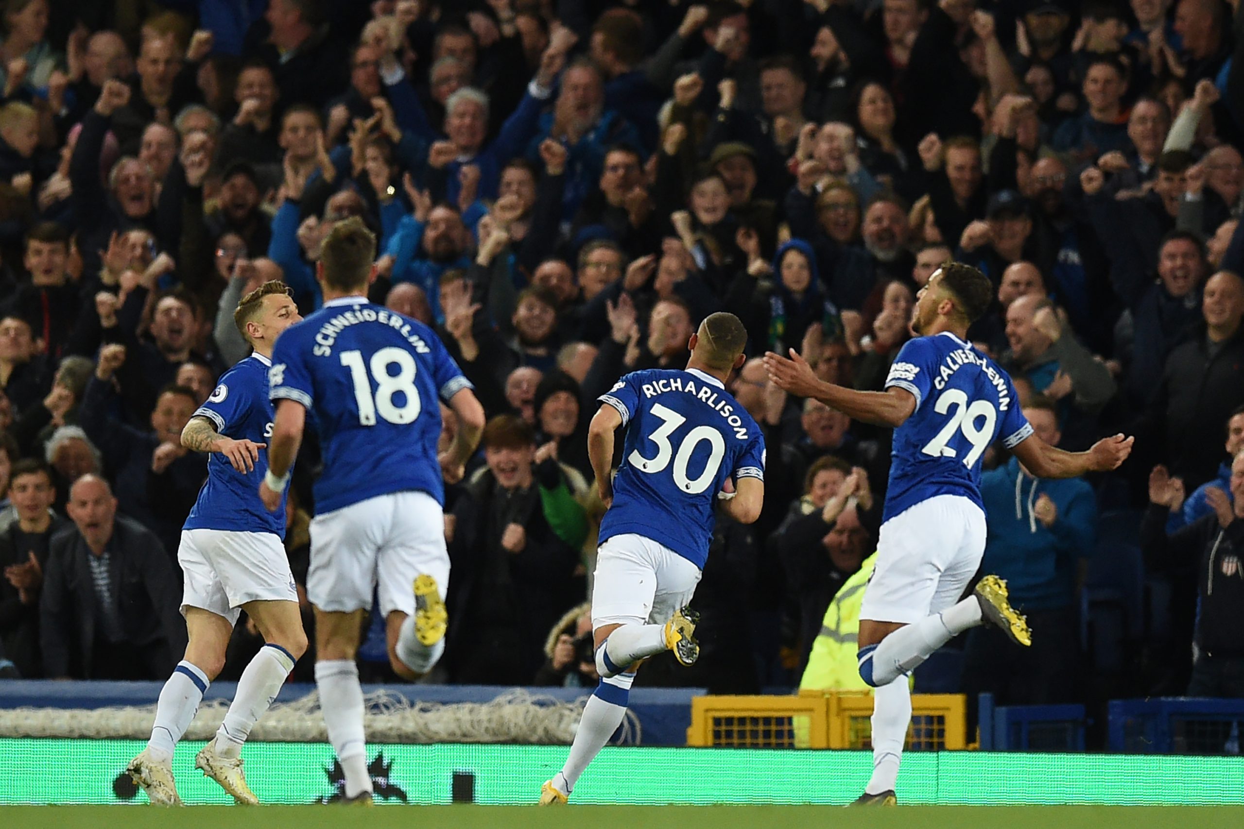 Everton, de Marco Silva, vence Burnley por 2-0 e sobe ao oitavo lugar