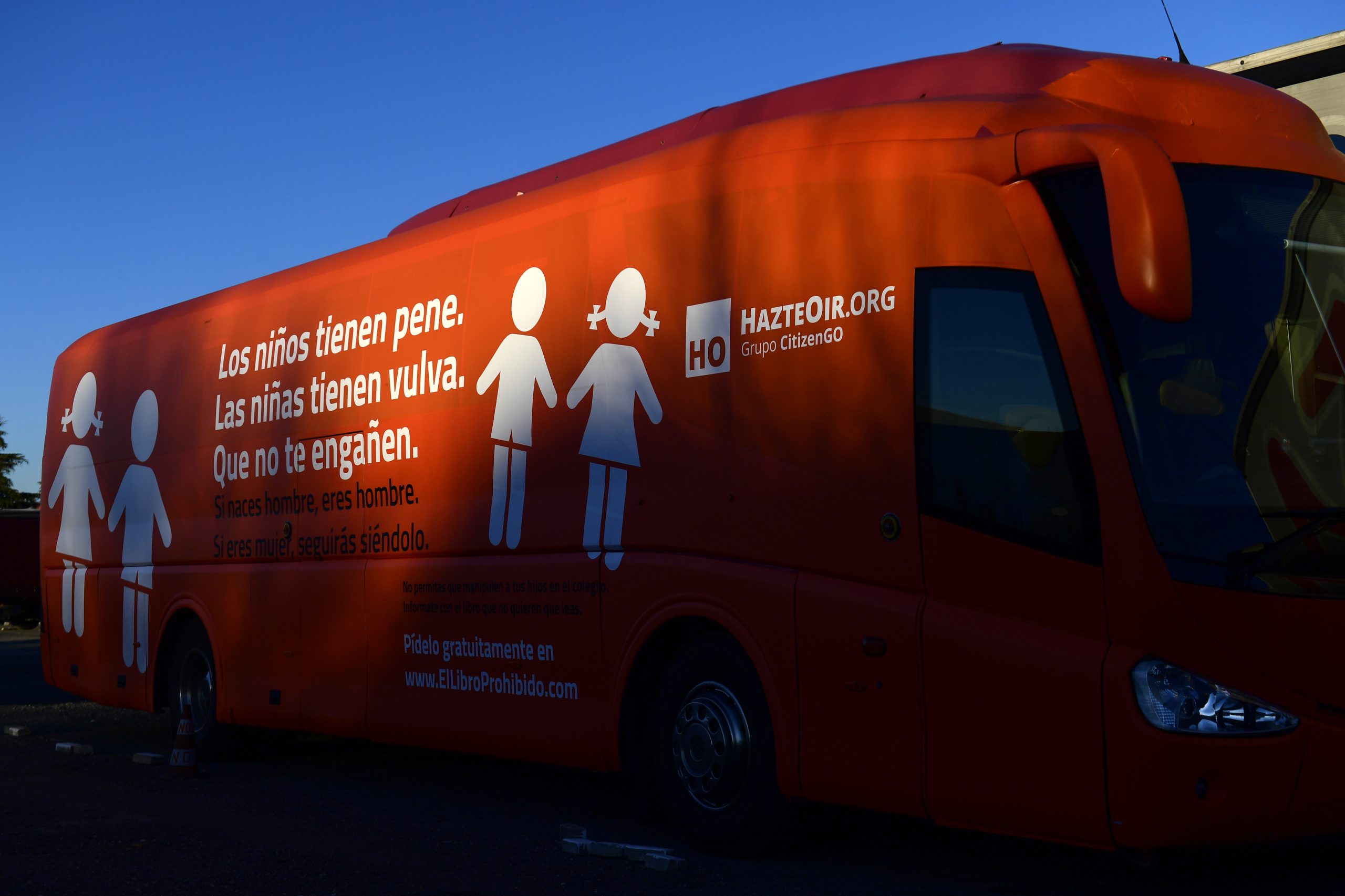 “Há meninas com um pénis e meninos com uma vulva”. E há também uma discussão acesa na sociedade espanhola