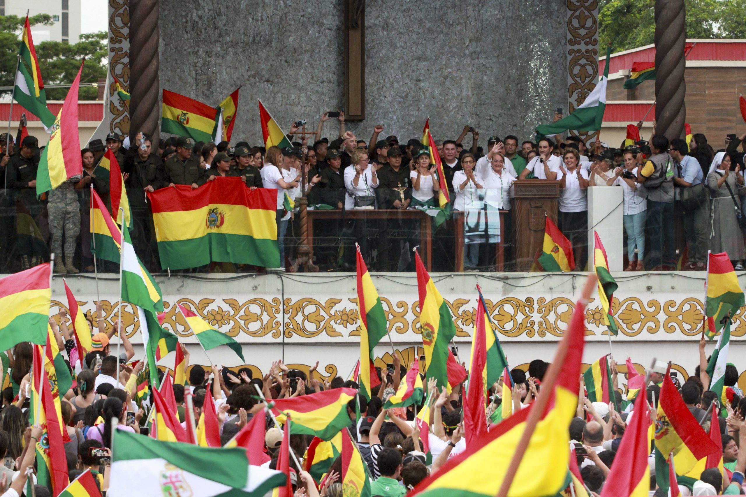 Presidente da Bolívia declara estado de emergência após protestos contra reforma agrária