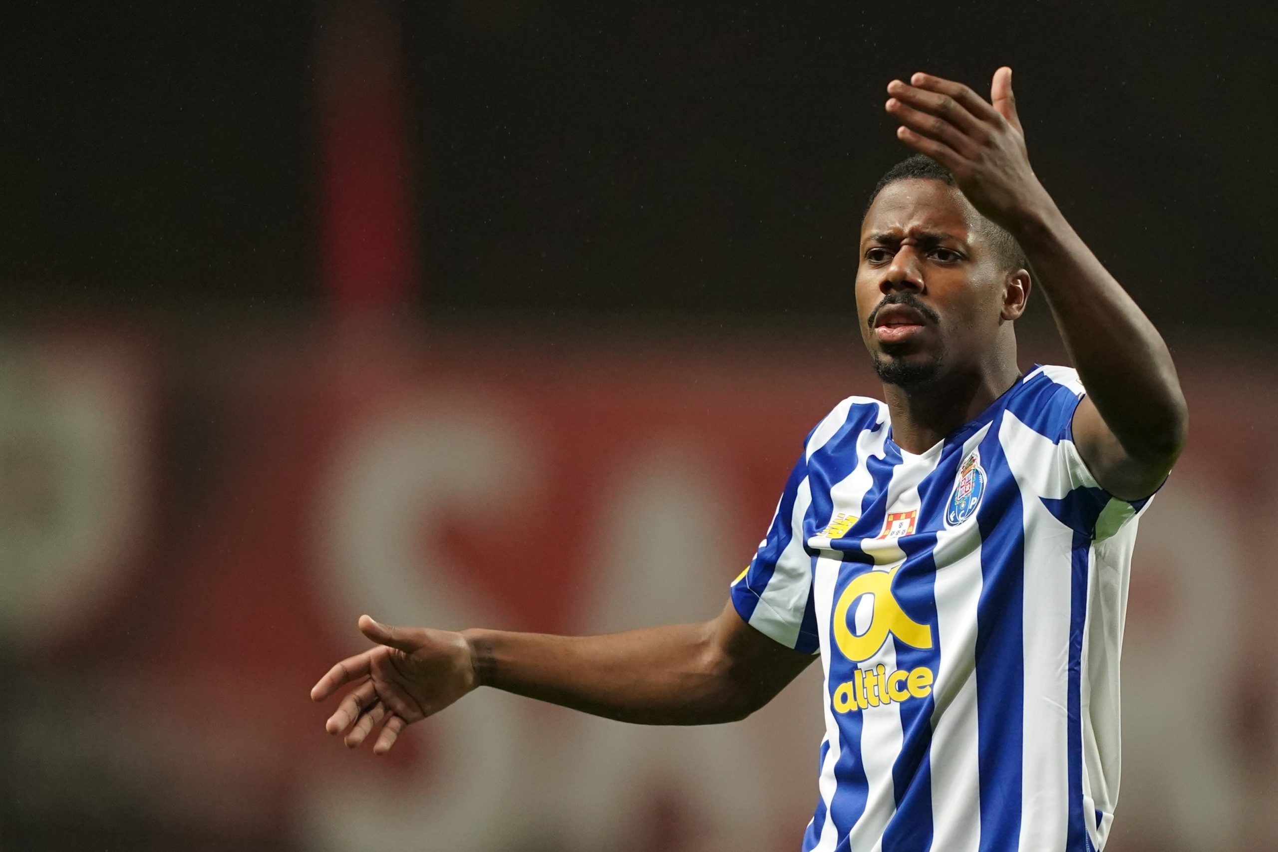 Defesa do FC Porto Manafá operado com sucesso após sofrer uma rotura de tendão