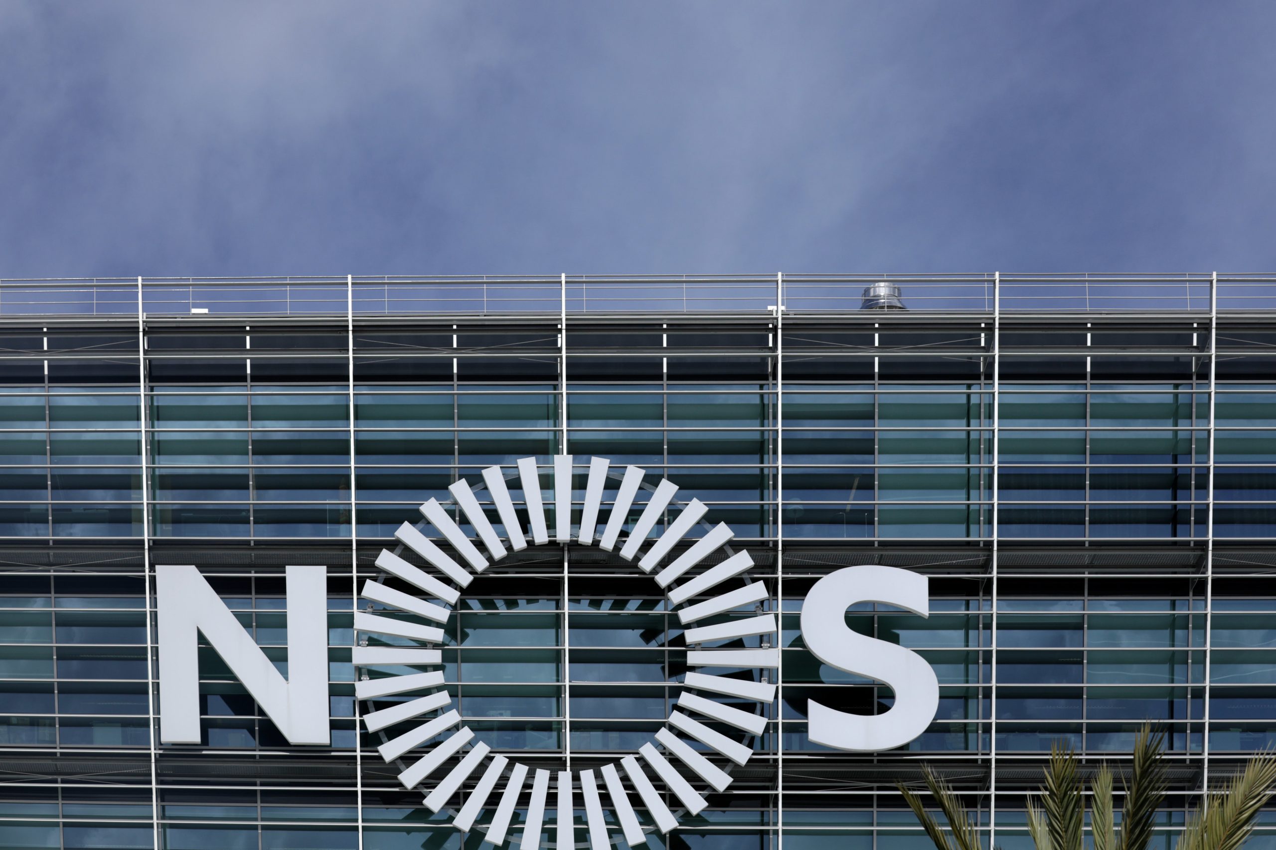Sonae vende participação de 11,3% na NOS à Sonaecom que reforça posição