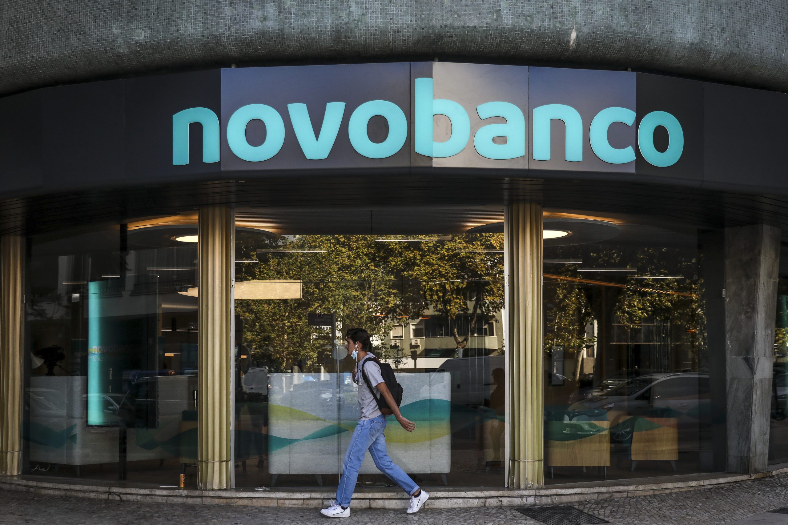 Santander estuda compra de Novo Banco