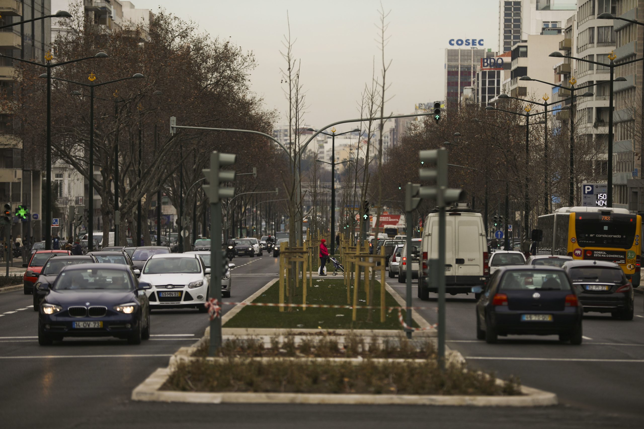 Câmara de Lisboa pretende construir cinco parques de estacionamento dissuasores até 2026