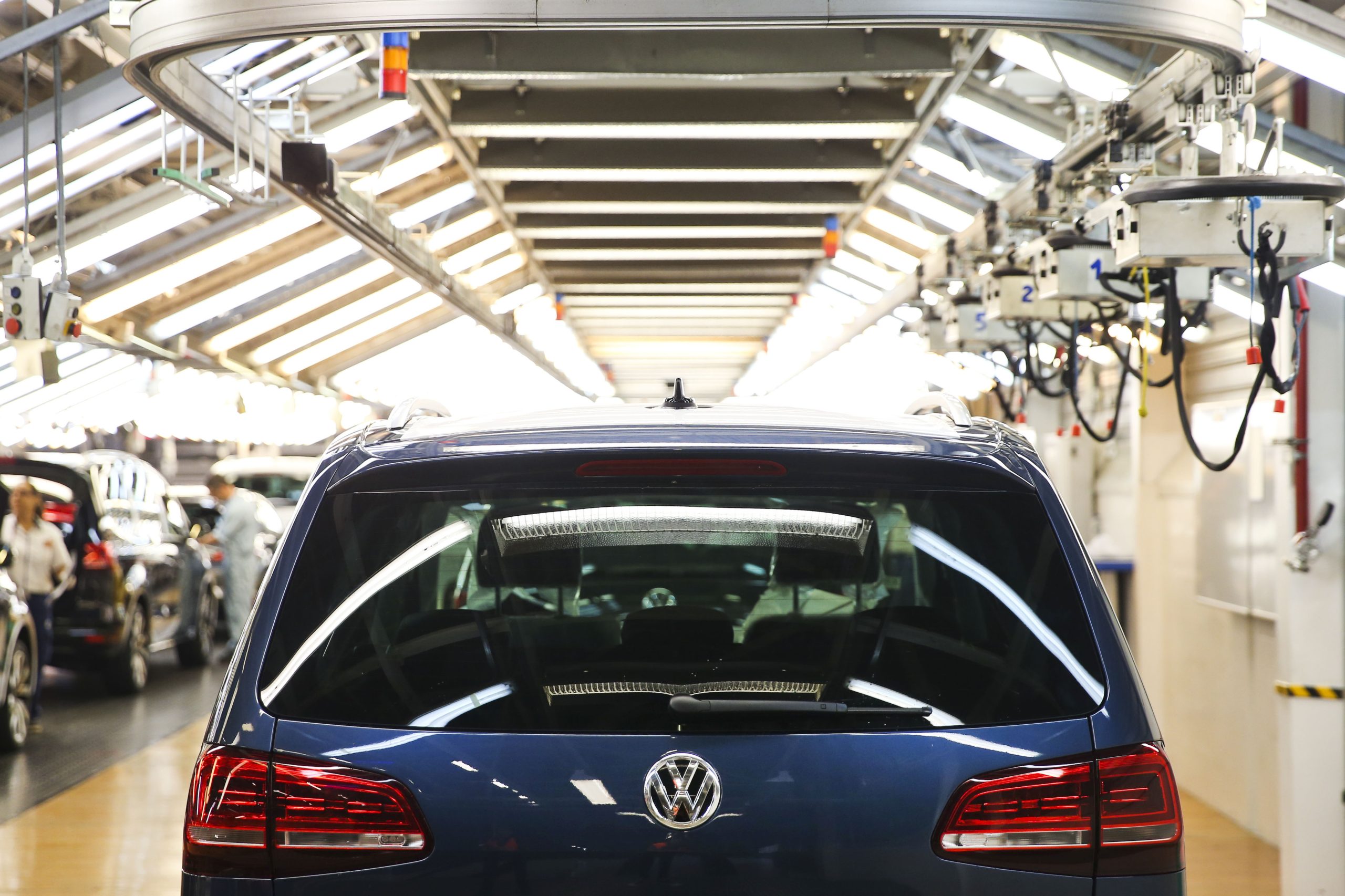 Trabalhadores da Autoeuropa iniciam greve contra trabalho aos sábados