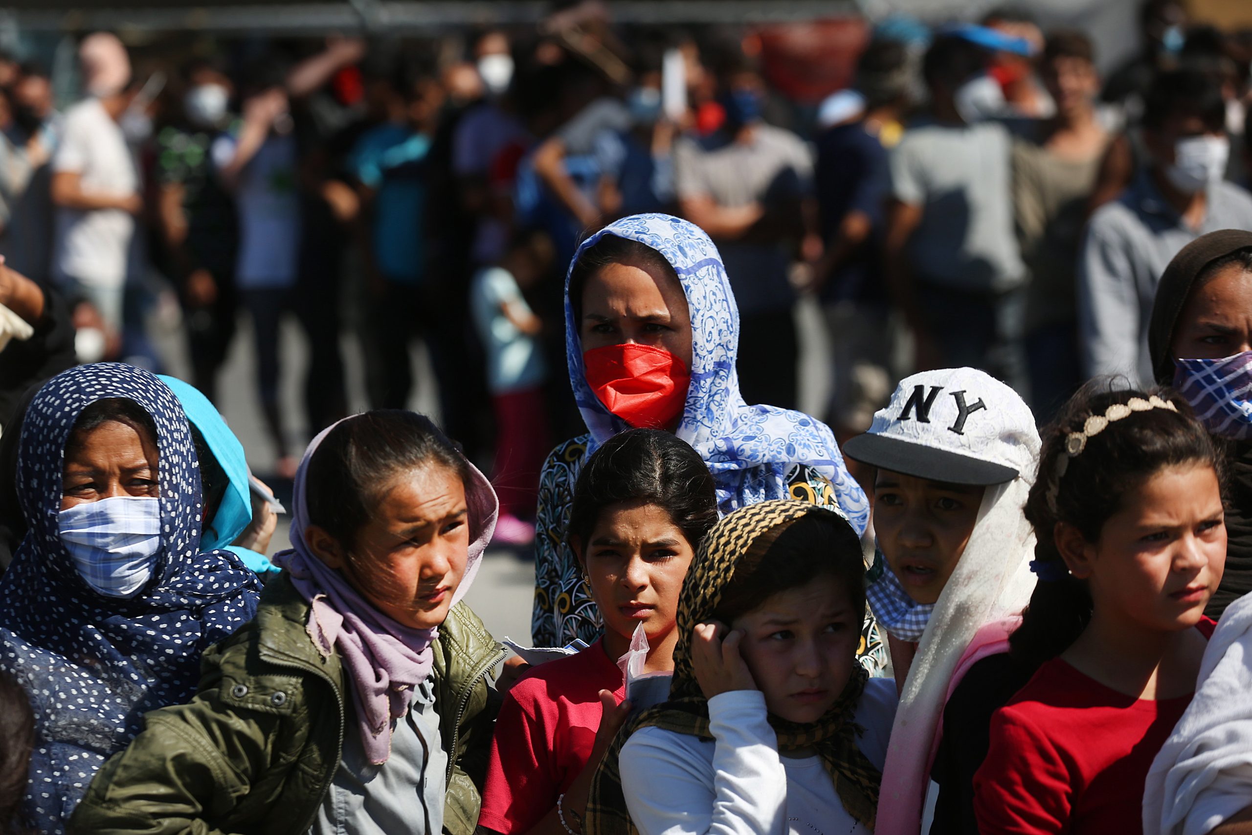 Merkel e Macron lançam iniciativa para União Europeia acolher 400 menores de Moria