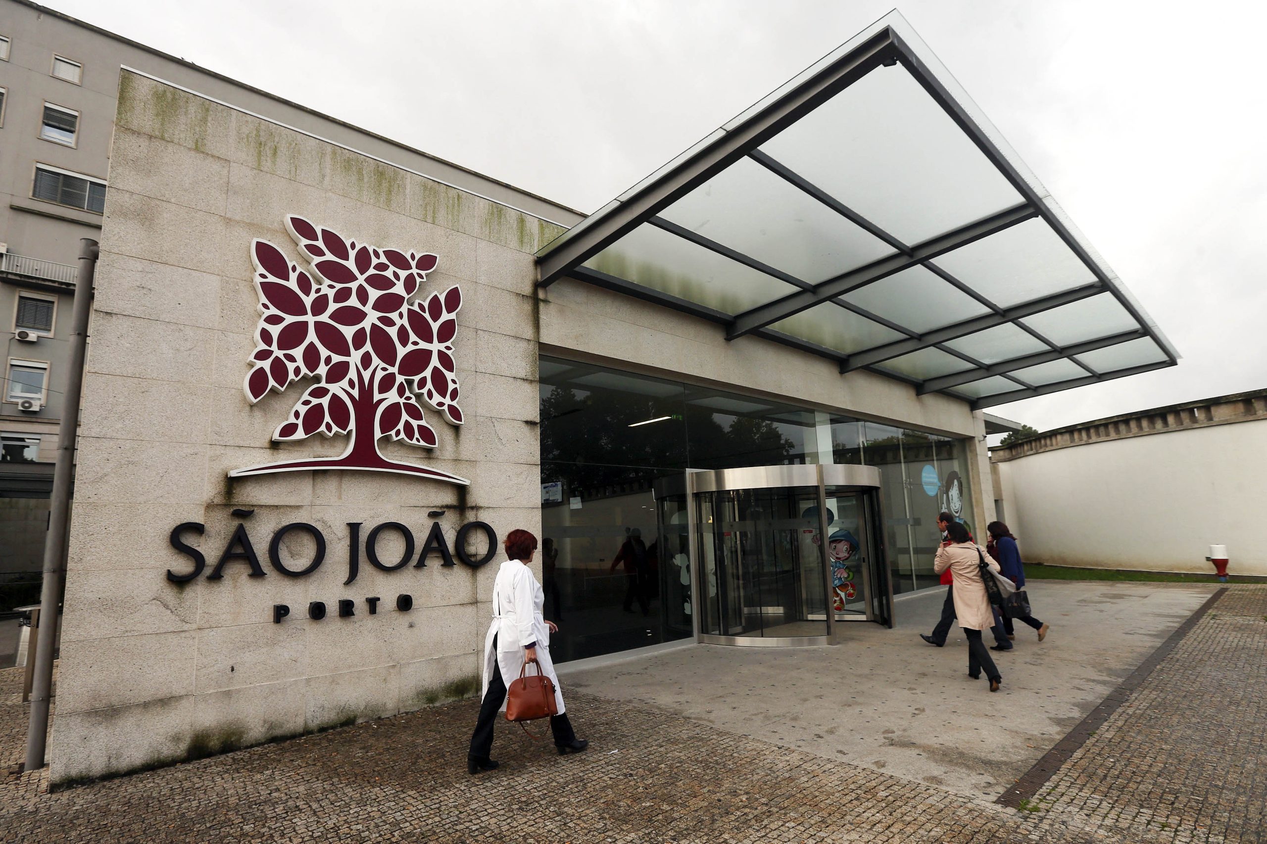Governo aguarda “tranquilamente” pela investigação do Ministério Público aos contentores do São João