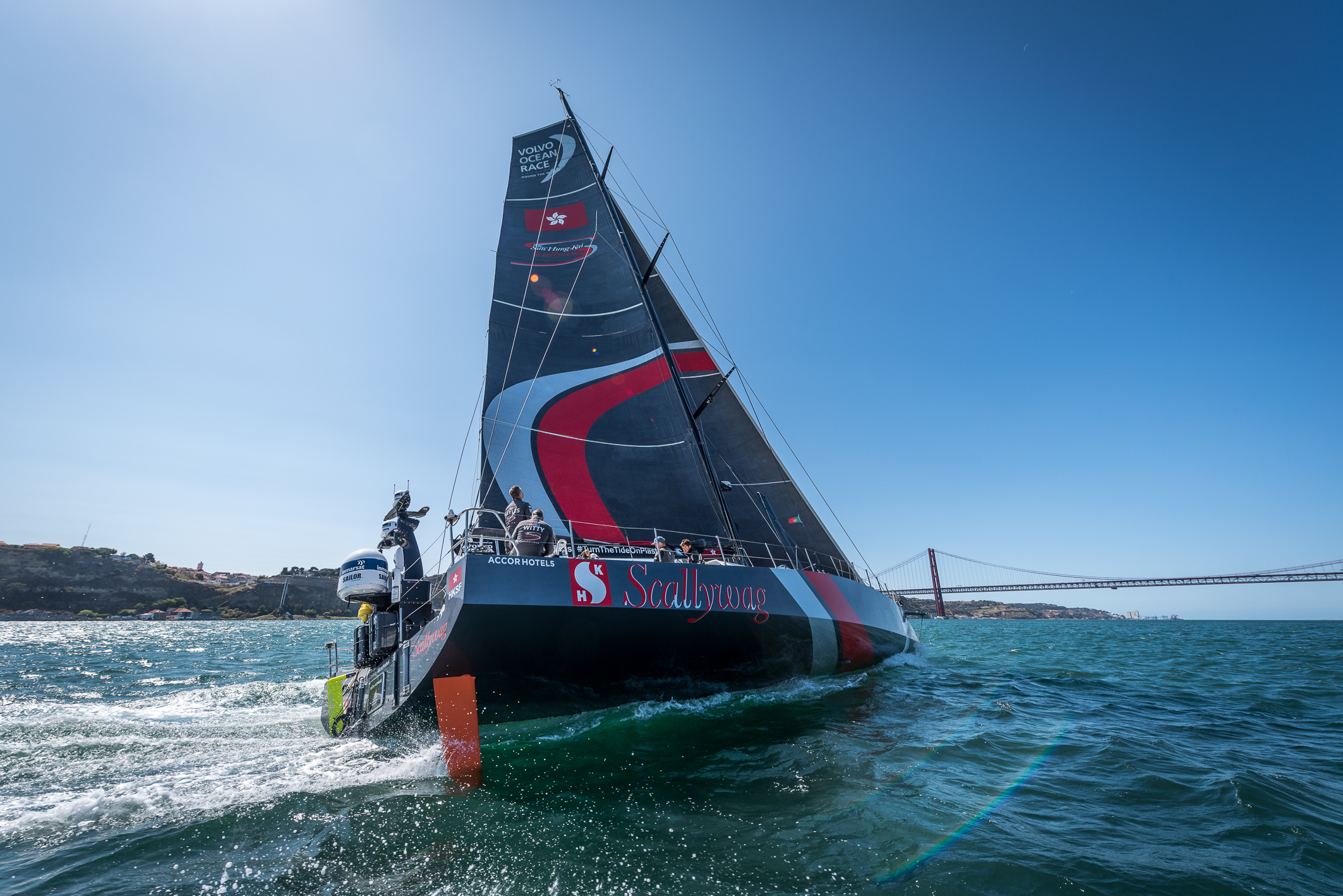 Volvo Ocean Race: Trabalhou nos estaleiros da Docapesca e vai agora dar a volta ao mundo