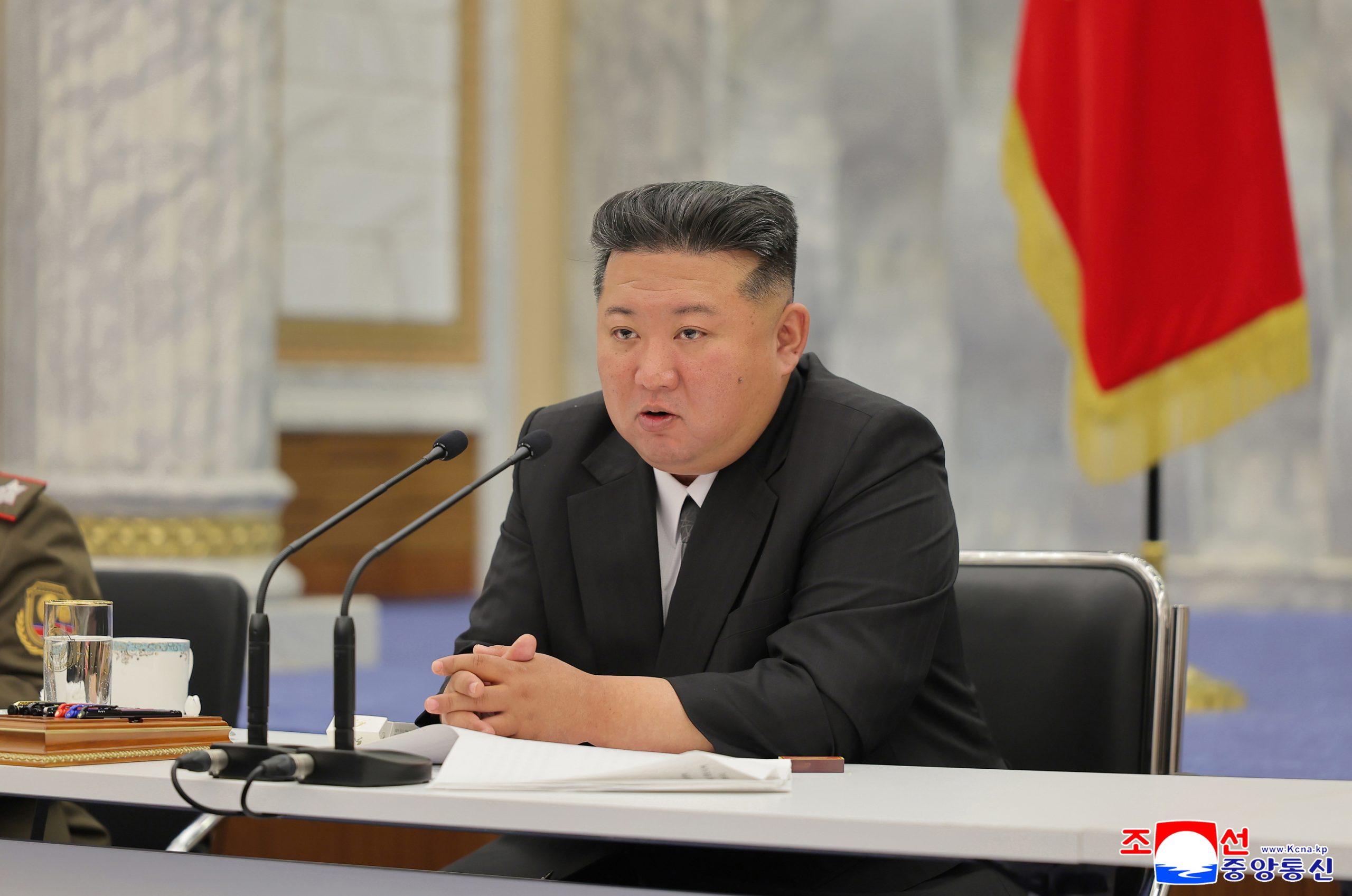 Kim Jong-un pede aos soldados que se preparem “para uma guerra a sério”